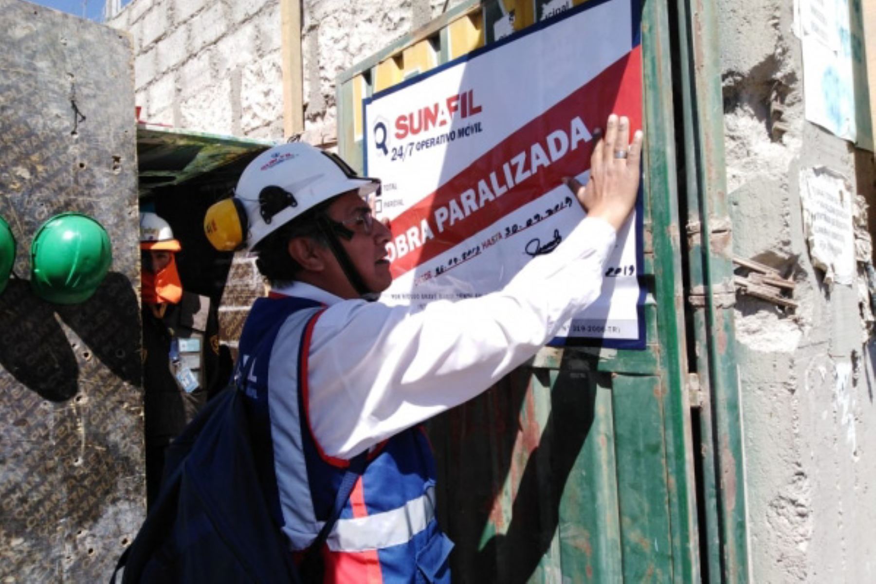 Sunafil detecta trabajadores en riesgo grave y paraliza obra de construcción en Arequipa