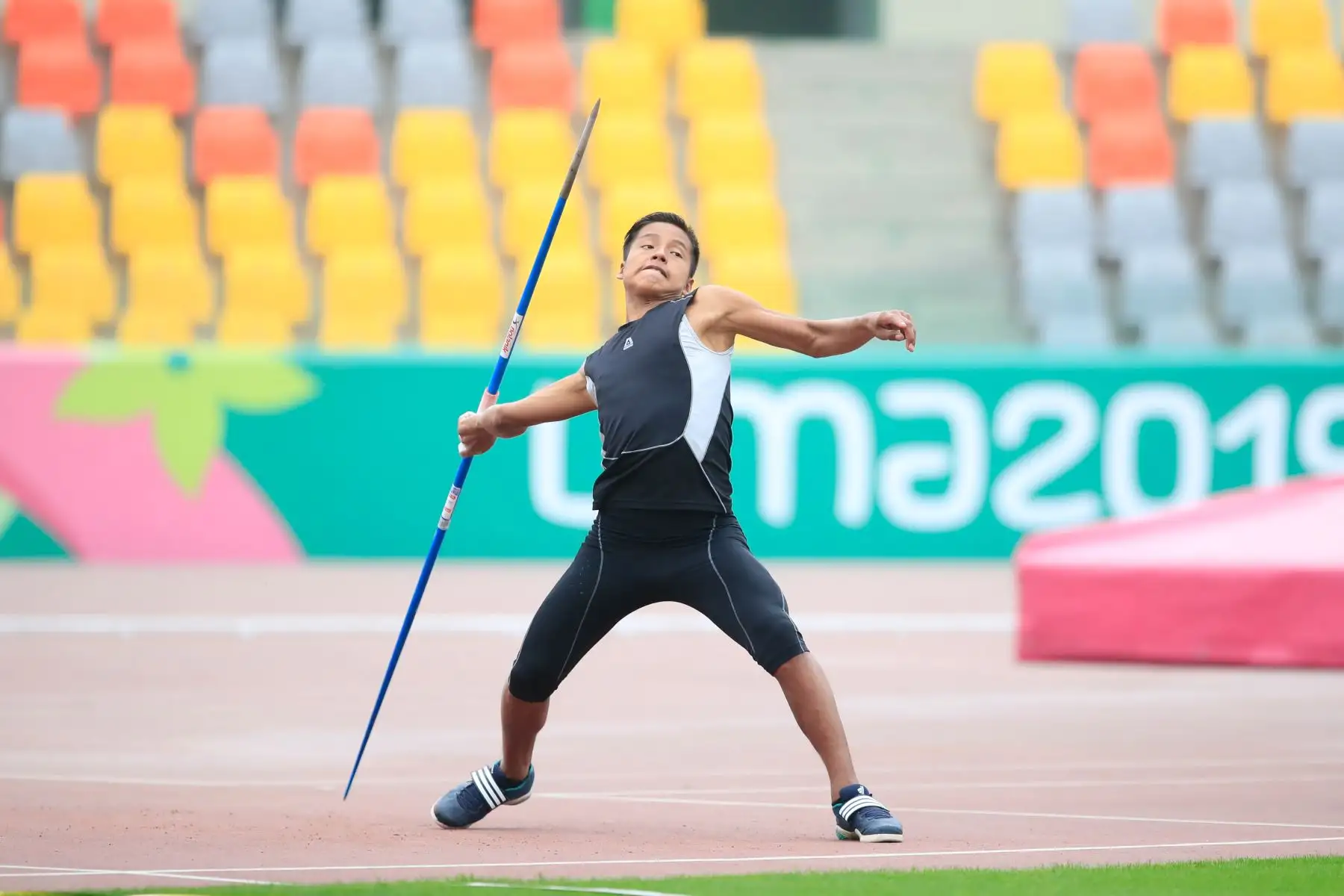 Fernando Tapullima, atleta del colegio Esteban Quevedo de Puerto Esperanza, Ucayali competidor de lanzamiento de jabalina masculino durante los Juegos Deportivos Escolares Nacionales 2019, sede La Videna.


Foto: Andina/Juan Carlos Guzmán Negrini