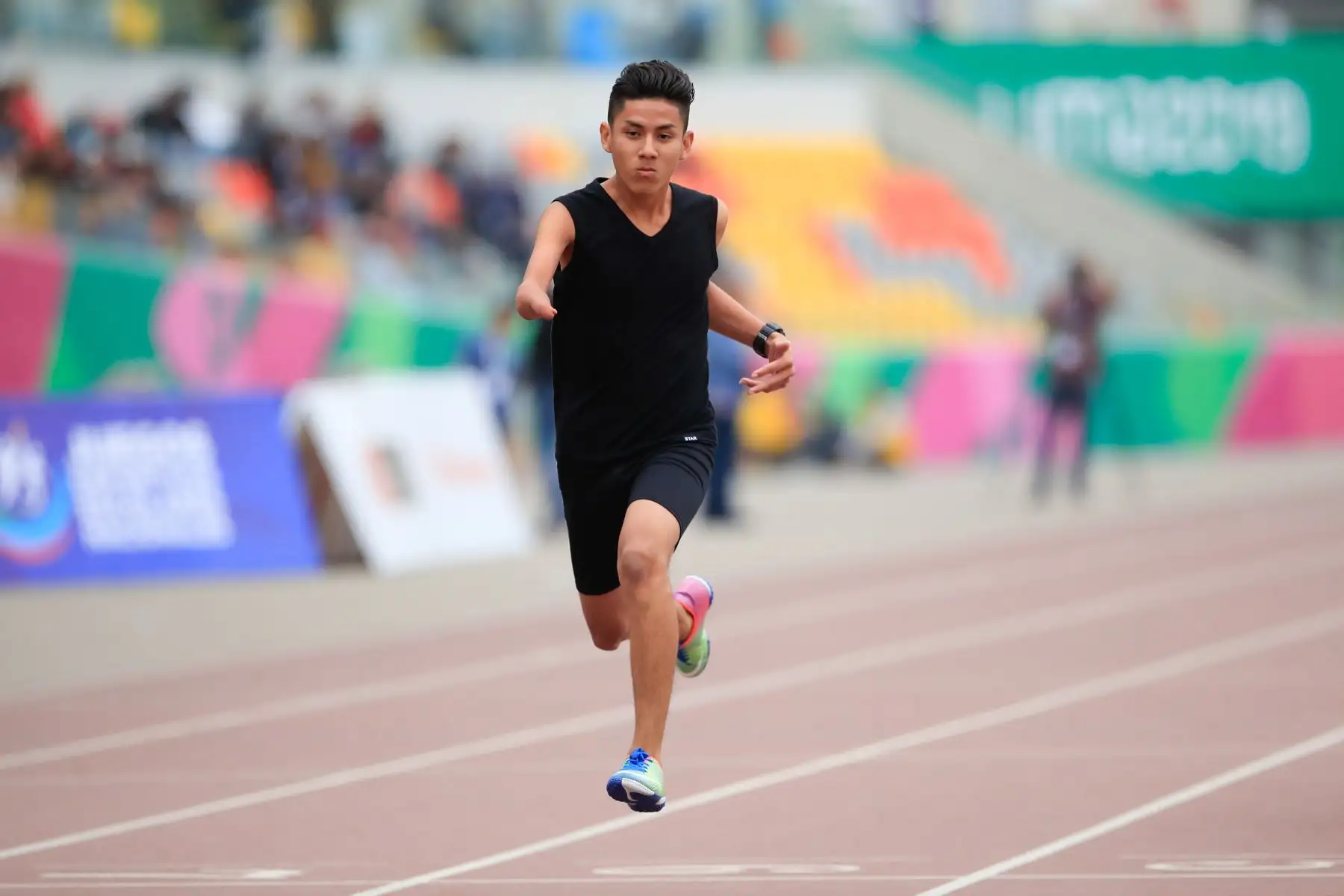 Paradeportista Alex Chupiniagua del colegio Nuestra Señora de las Mercedes de Pucallpa ganador de la prueba de 80 mts masculino en el marco de los Juegos Deportivos Escolares Nacionales 2019, sede La Videna

Foto: Andina/Juan Carlos Guzmán Negrini