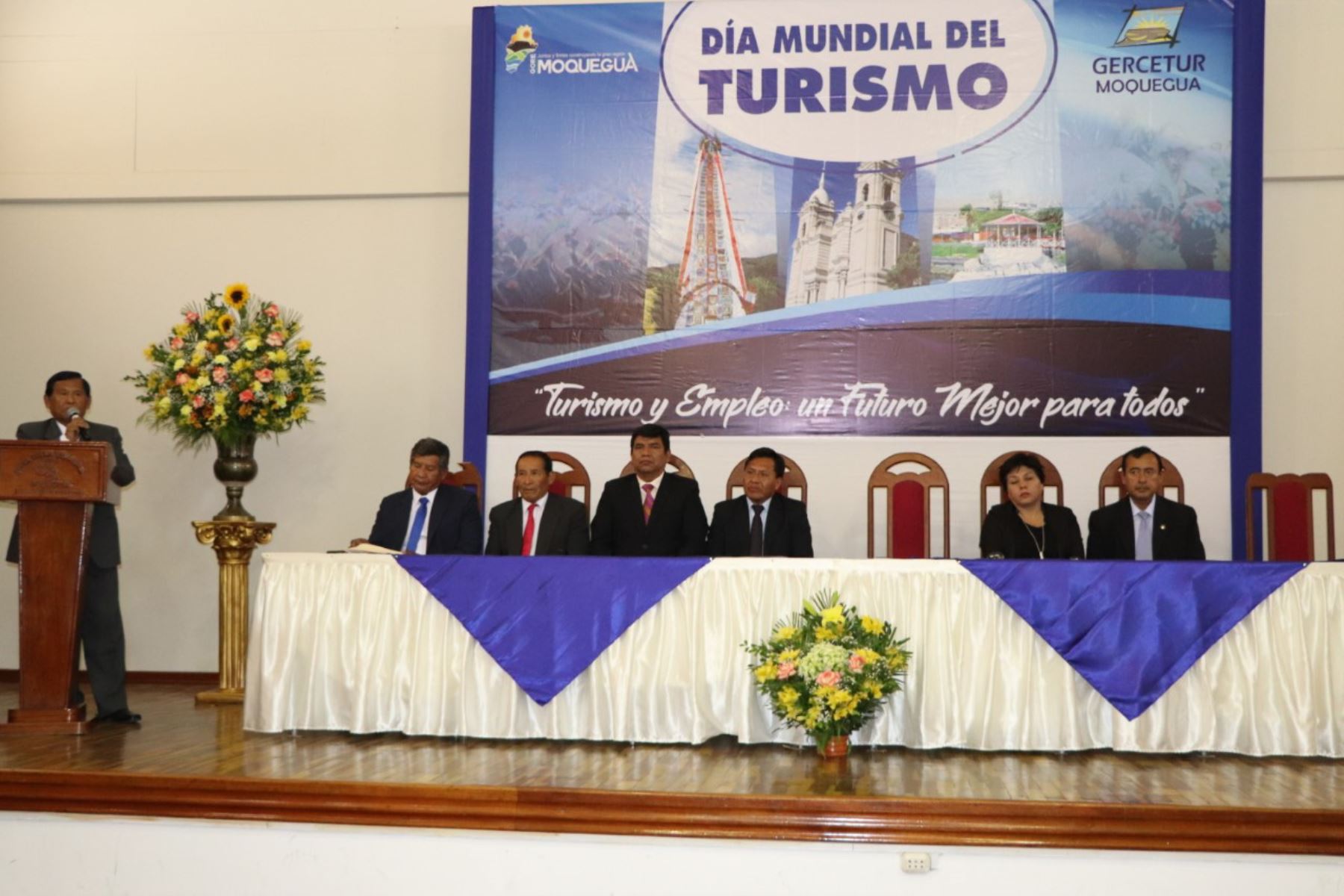Gobernador regional de Moquegua, Zenón Cuevas, encabeza ceremonia por el Día Mundial del Turismo.