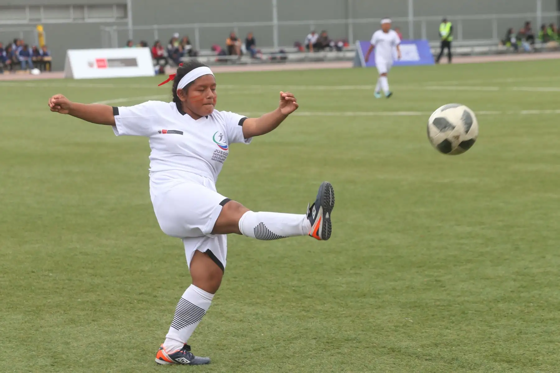 Escolares Ashaninka  de Pasco, ganan 2 a 1 a Quechua Chanka de Ayacucho, logrando el primer puesto en el campeonato de Fútbol C Damas Pueblos originarios por los Juegos Deportivos Escolares Nacionales en la UPC de Chorrillos. 
Foto: ANDINA/Eddy Ramos