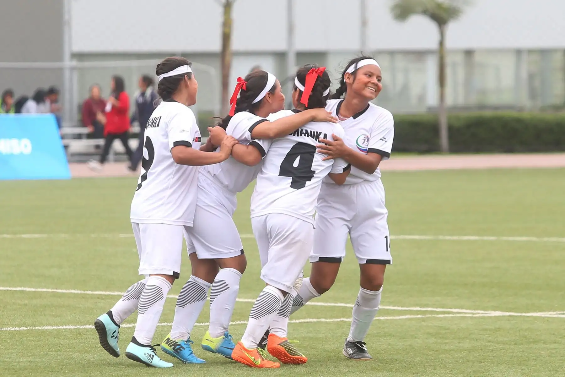 Escolares Ashaninka  de Pasco, ganan 2 a 1 a Quechua Chanka de Ayacucho, logrando el primer puesto en el campeonato de Fútbol C Damas Pueblos originarios por los Juegos Deportivos Escolares Nacionales en la UPC de Chorrillos. 
Foto: ANDINA/Eddy Ramos