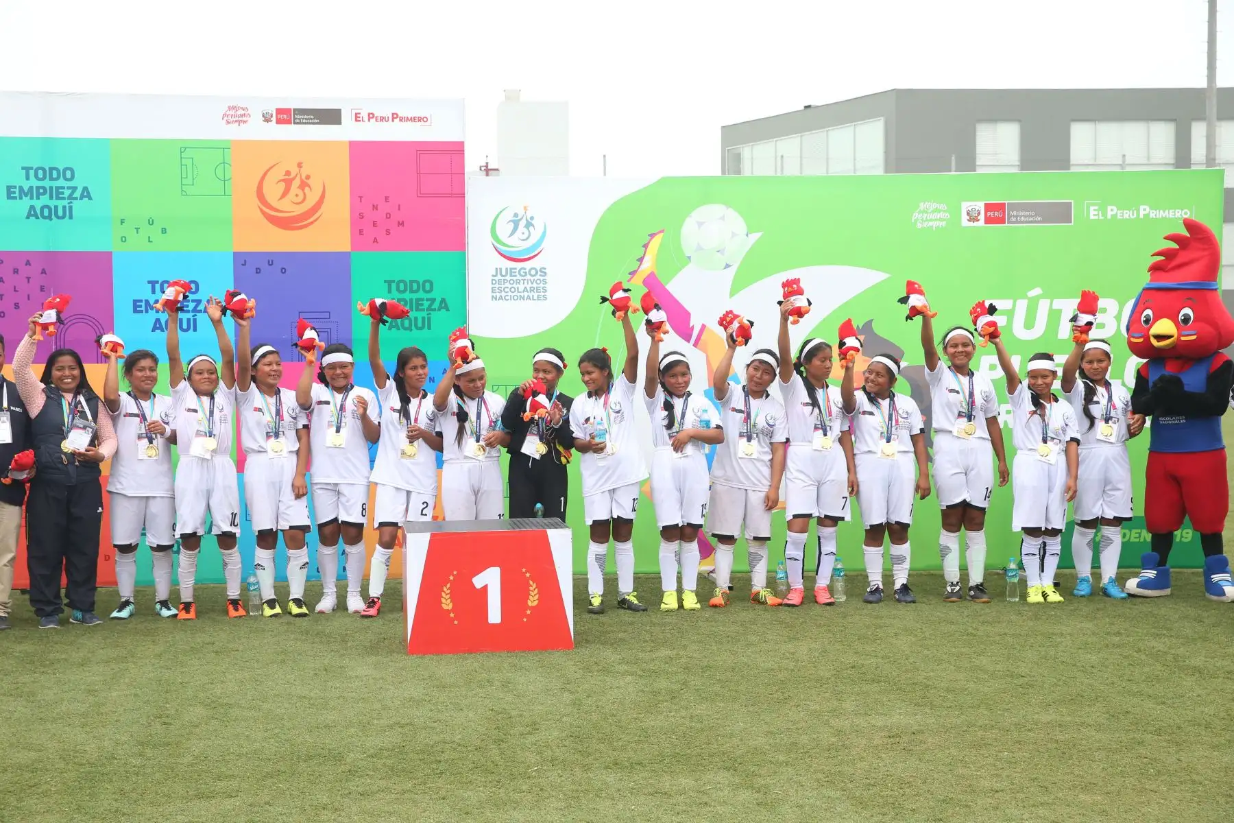 Escolares Ashaninka  de Pasco, ganan 2 a 1 a Quechua Chanka de Ayacucho, logrando el primer puesto en el campeonato de Fútbol C Damas Pueblos originarios por los Juegos Deportivos Escolares Nacionales en la UPC de Chorrillos. 
Foto: ANDINA/Eddy Ramos