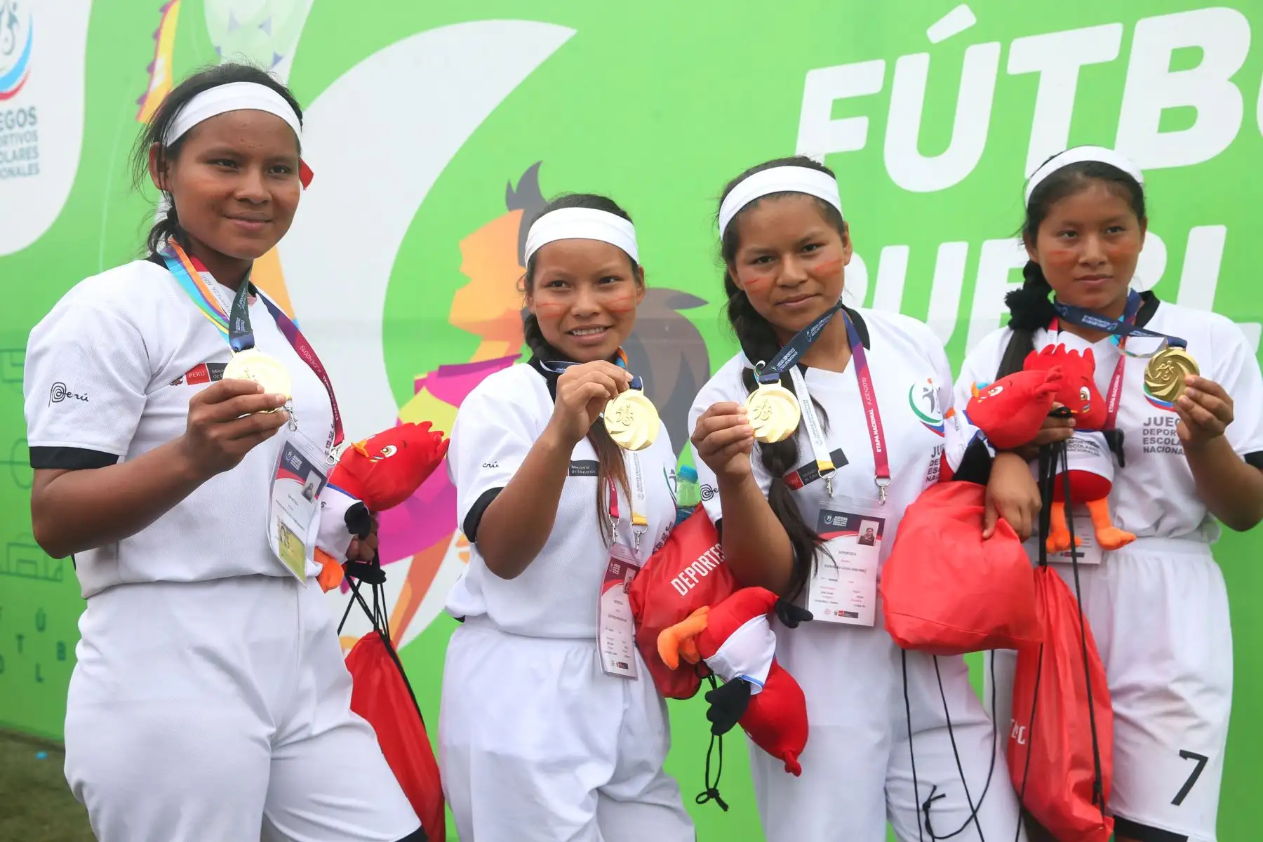 Escolares Ashaninka  de Pasco, ganan 2 a 1 a Quechua Chanka de Ayacucho, logrando el primer puesto en el campeonato de Fútbol C Damas Pueblos originarios por los Juegos Deportivos Escolares Nacionales en la UPC de Chorrillos. 
Foto: ANDINA/Eddy Ramos