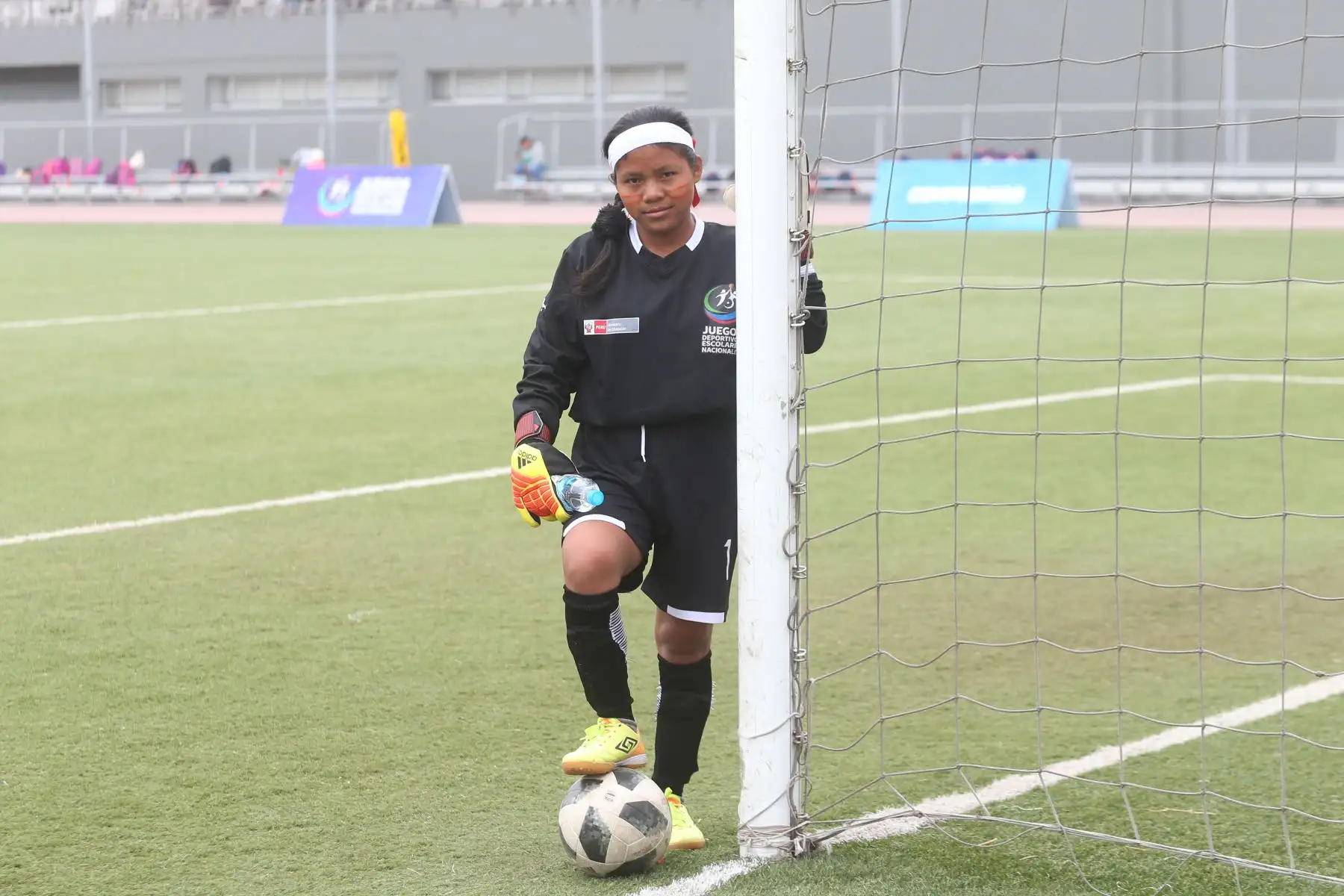 Escolares Ashaninka  de Pasco, ganan 2 a 1 a Quechua Chanka de Ayacucho, logrando el primer puesto en el campeonato de Fútbol C Damas Pueblos originarios por los Juegos Deportivos Escolares Nacionales en la UPC de Chorrillos. 
Foto: ANDINA/Eddy Ramos