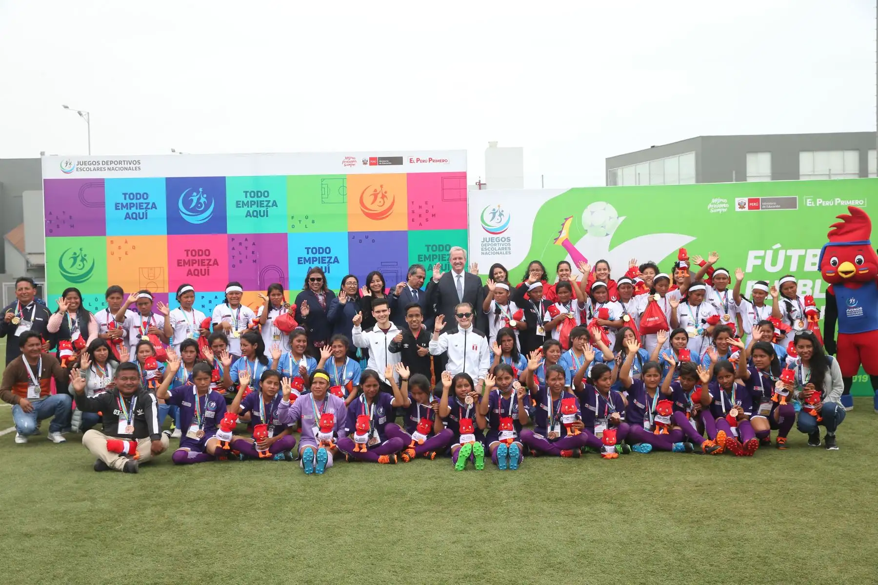 Escolares Ashaninka  de Pasco, ganan 2 a 1 a Quechua Chanka de Ayacucho, logrando el primer puesto en el campeonato de Fútbol C Damas Pueblos originarios por los Juegos Deportivos Escolares Nacionales en la UPC de Chorrillos. 
Foto: ANDINA/Eddy Ramos