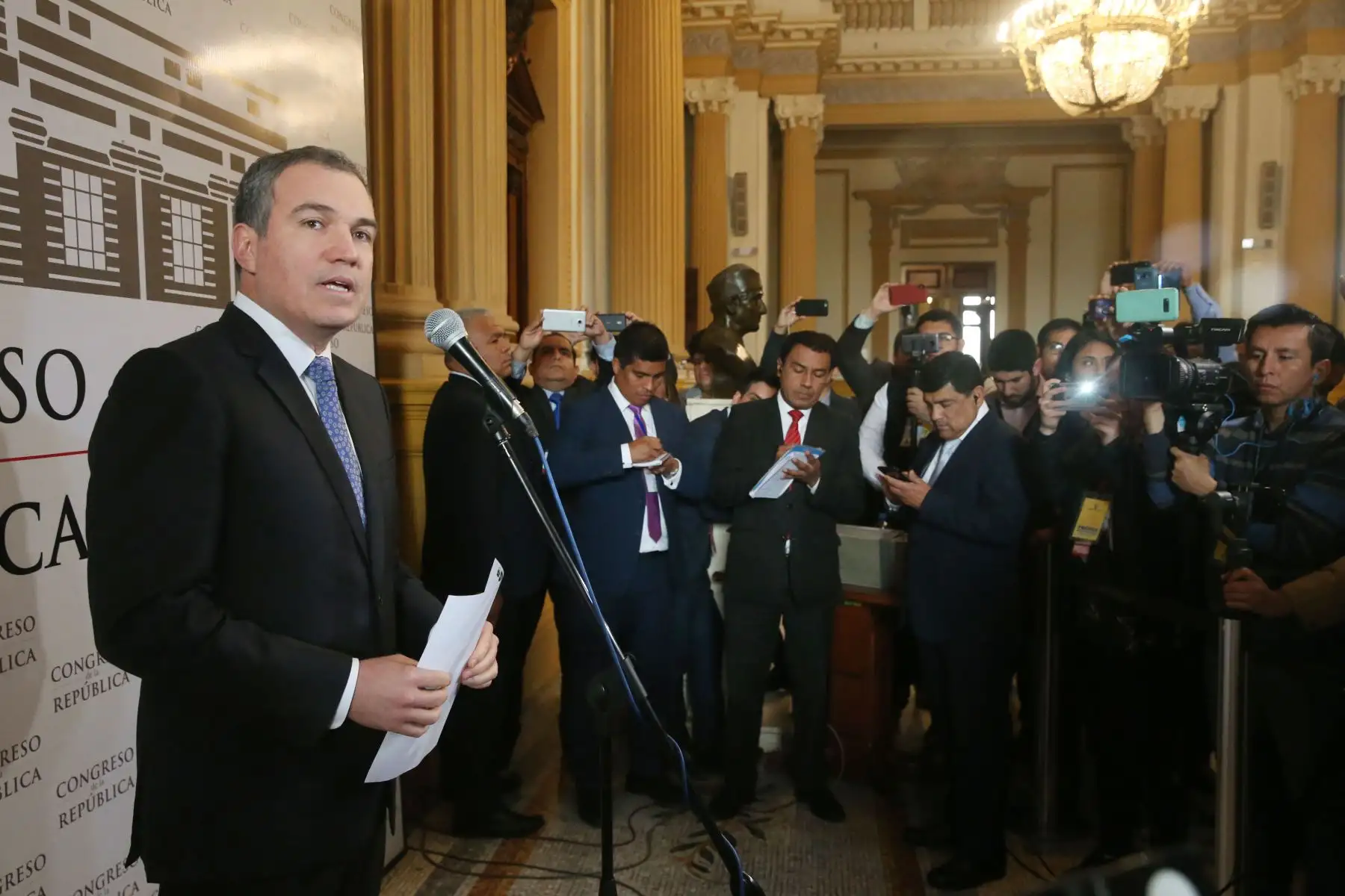 El presidente del Consejo de Ministros, Salvador del Solar, solicitó al Congreso ser convocado a la próxima sesión del pleno para sustentar la cuestión de confianza sobre las modificaciones en la elección del Tribunal Constitucional.
Foto: ANDINA/Eddy Ramos