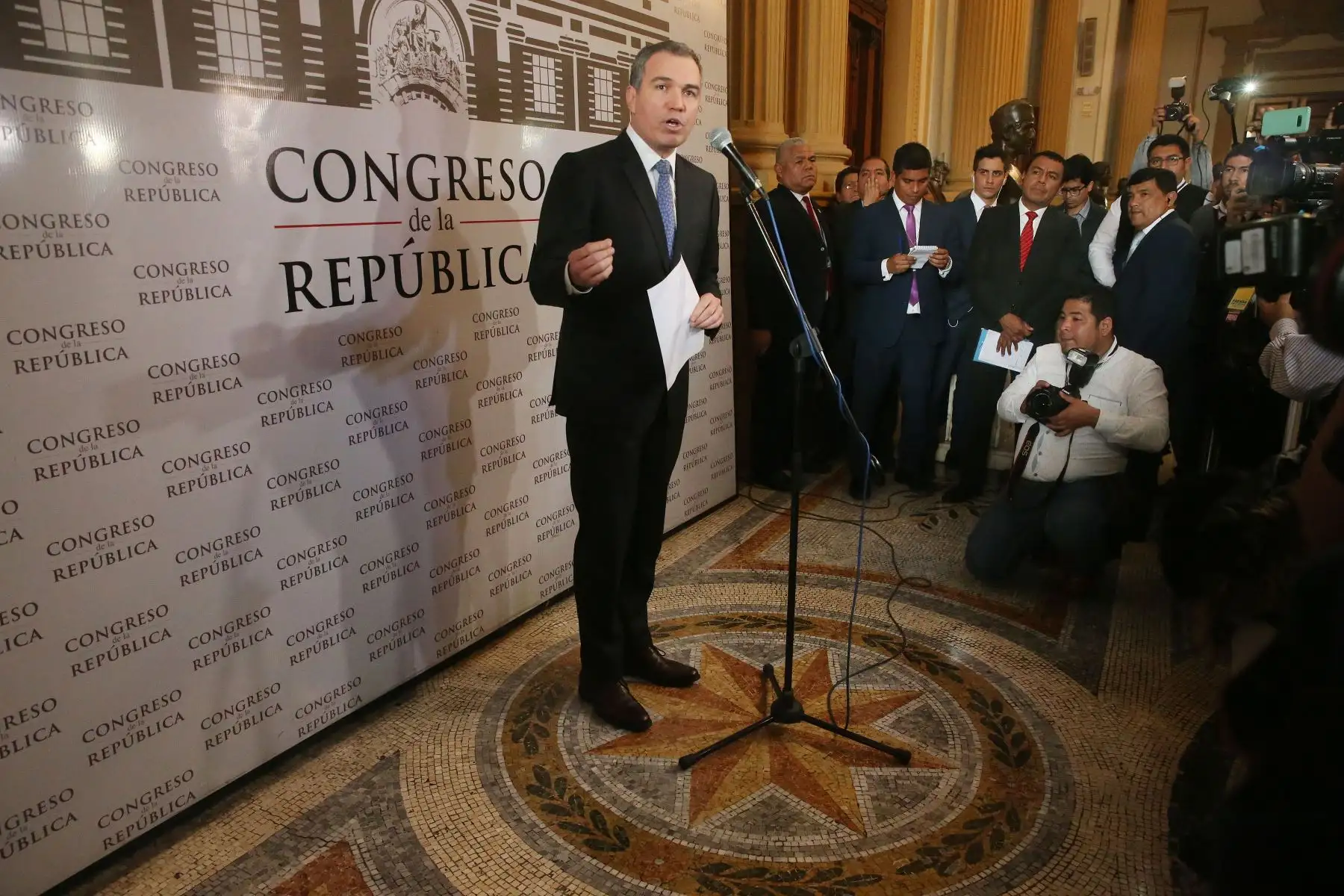 El presidente del Consejo de Ministros, Salvador del Solar, solicitó al Congreso ser convocado a la próxima sesión del pleno para sustentar la cuestión de confianza sobre las modificaciones en la elección del Tribunal Constitucional.
Foto: ANDINA/Eddy Ramos