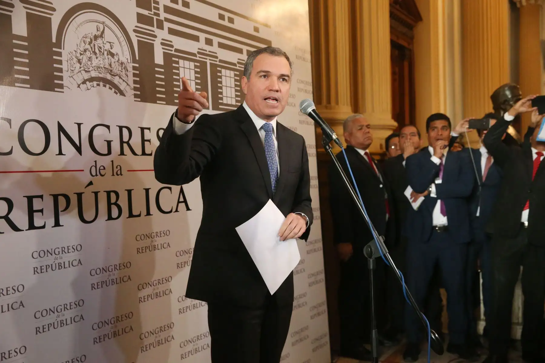 El presidente del Consejo de Ministros, Salvador del Solar, solicitó al Congreso ser convocado a la próxima sesión del pleno para sustentar la cuestión de confianza sobre las modificaciones en la elección del Tribunal Constitucional.
Foto: ANDINA/Eddy Ramos