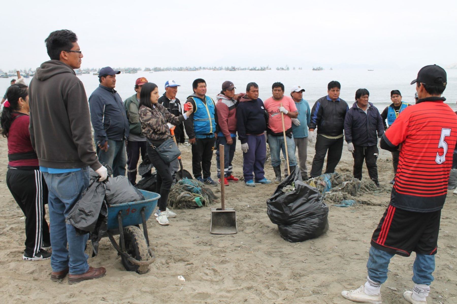 Día Mundial del Turismo: realizan campaña de limpieza en la bahía de Chimbote
