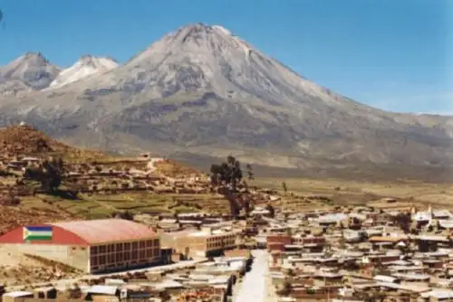 Ante una posible reactivación de los volcanes Tutupaca y Yucamane, ubicados en el departamento de Tacna, más de 13 mil personas que viven en zonas aledañas estarían en peligro, informó el Instituto Geológico, Minero y Metalúrgico (Ingemmet), a través de su Observatorio Vulcanológico.