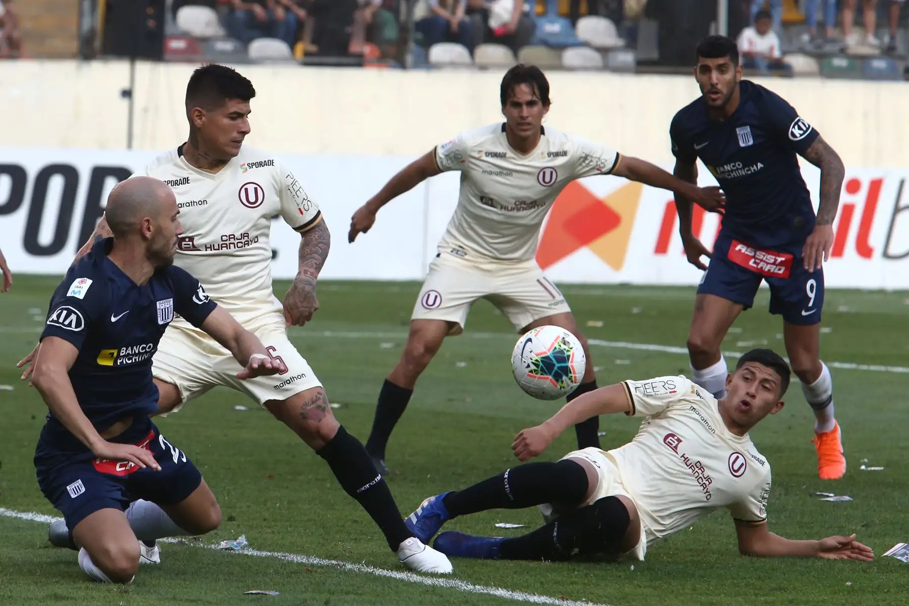 Universitario de Deportes gana 1 a 0 ante Alianza Lima en el clásico del futbol peruano jugado en el estadio Monumental, por la Fecha 9 del Torneo Clausura. Foto: ANDINA/Vidal Tarqui