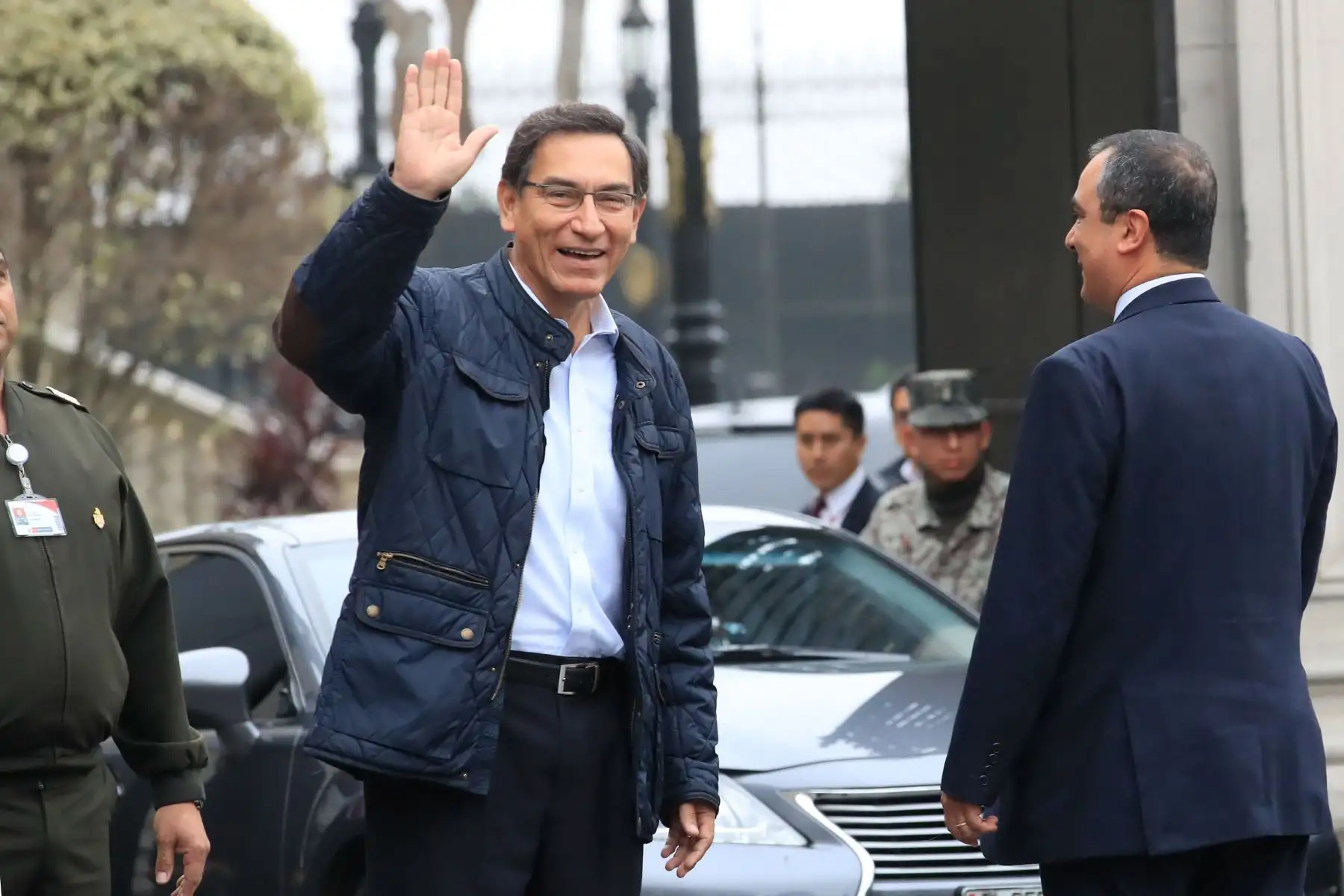 Presidente de la República Martín Vizcarra saluda a la prensa. Foto: ANDINA/Juan Carlos Guzmán