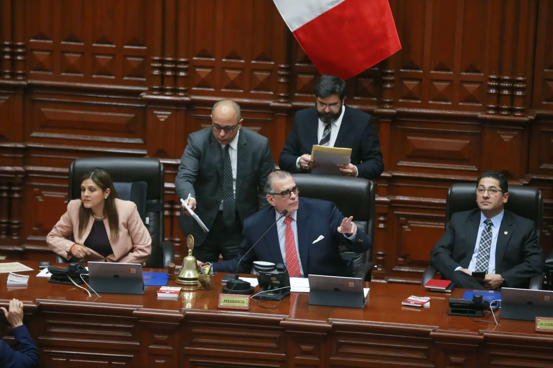 Así fue la reacción de los congresista tras anuncio de disolución del parlamento. Foto: ANDINA/Jhony Laurente
