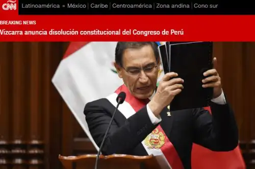 Así informó CNN Español la decisión del presidente Martín Vizcarra de disolver constitucionalmente el Congreso de la República.