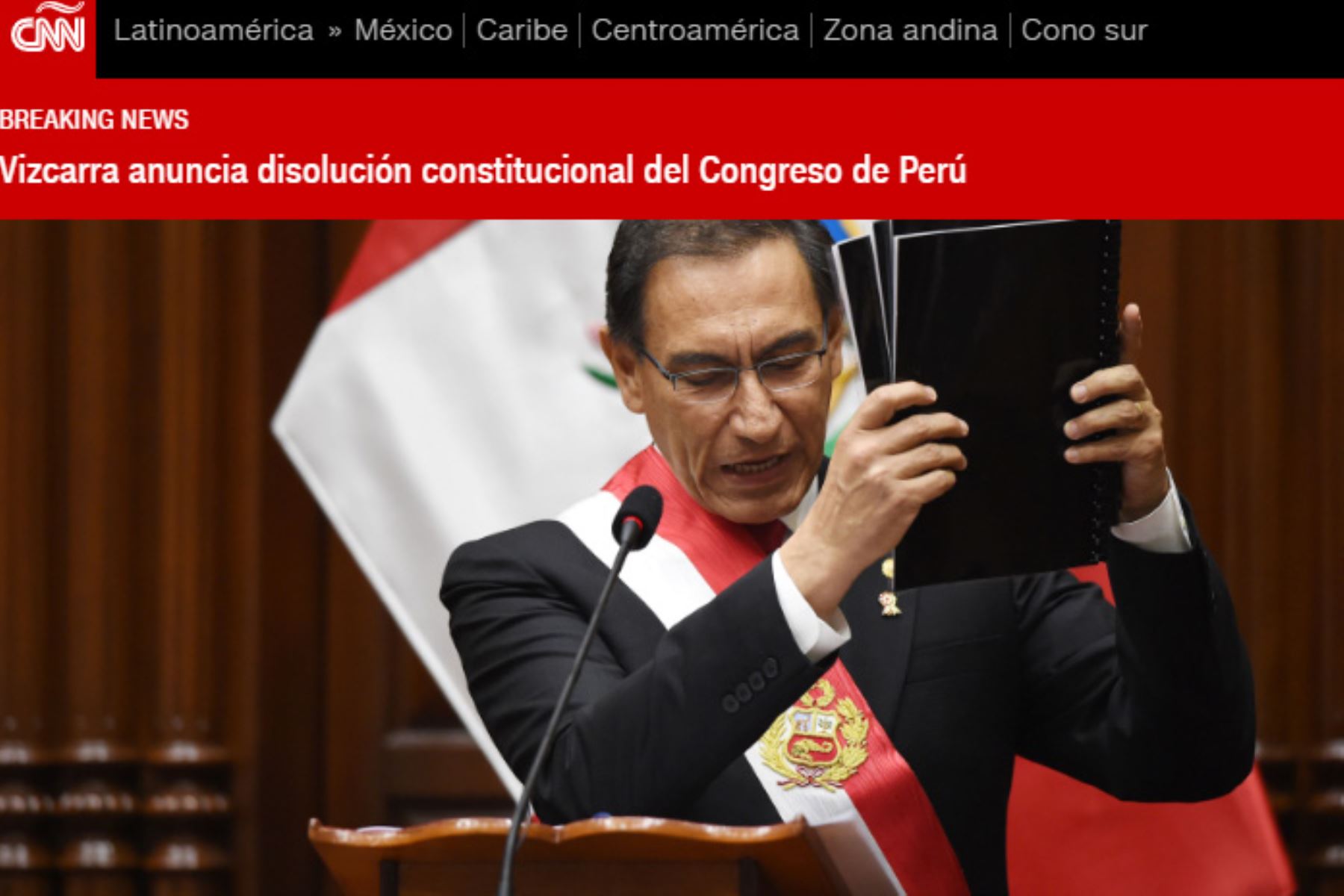 Así informó CNN Español la decisión del presidente Martín Vizcarra de disolver constitucionalmente el Congreso de la República.