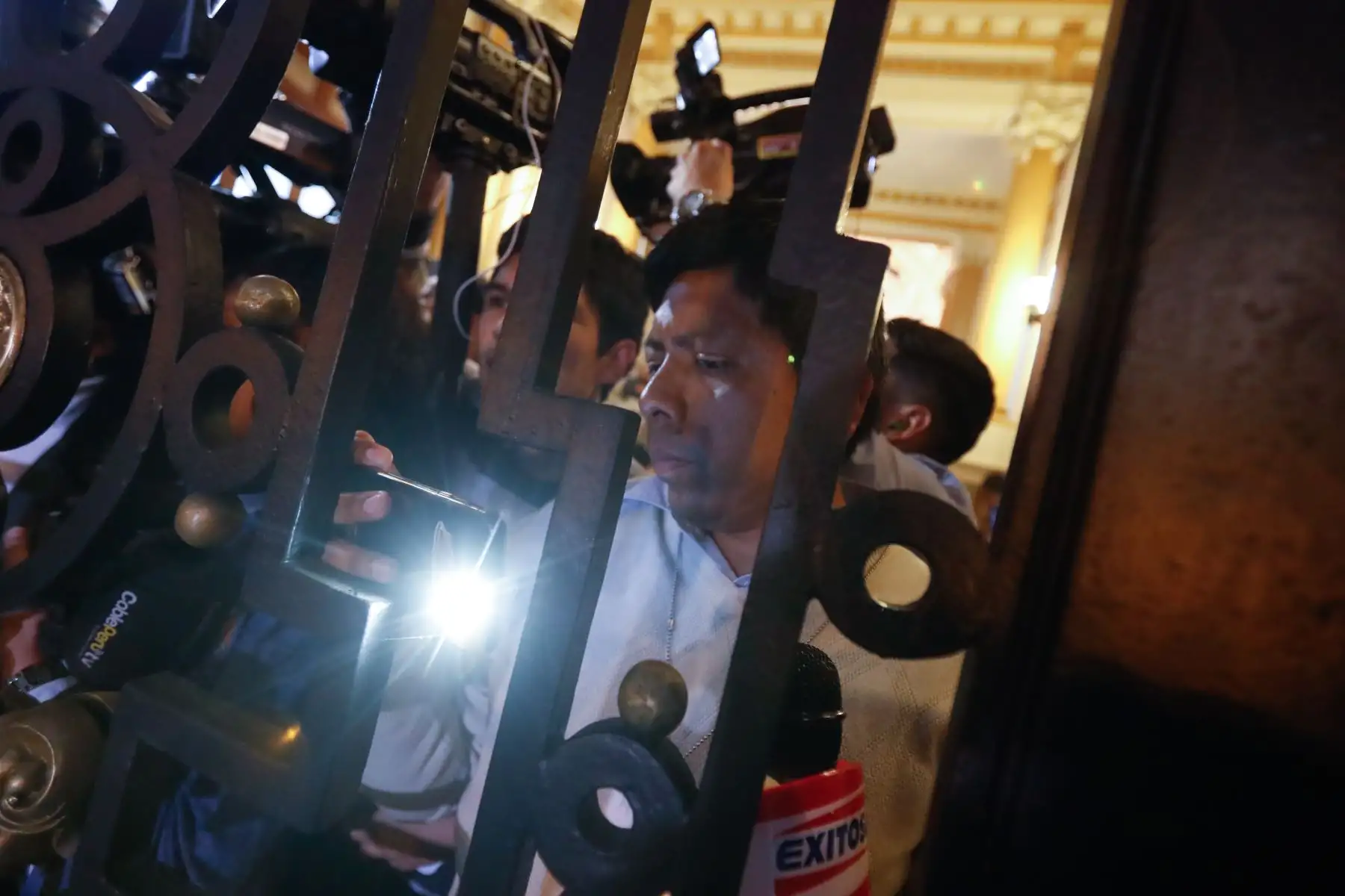 Extremas medidas de seguridad en los exteriores del Congreso de la República. Foto: ANDINA/ Renato Pajuelo