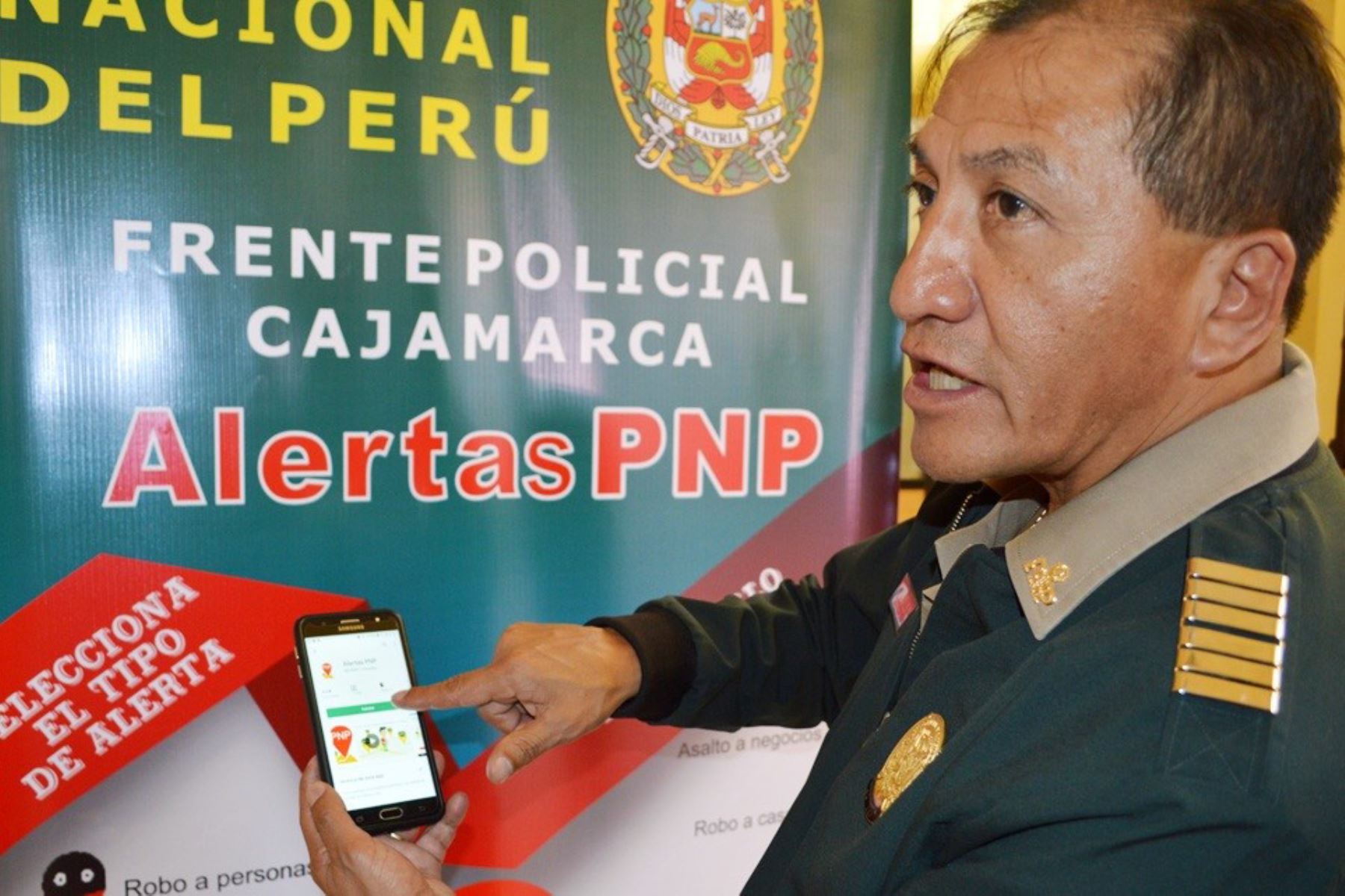 Policía Nacional pone al servicio aplicativo móvil de alerta ciudadana en Cajamarca. Foto: Eduard Lozano