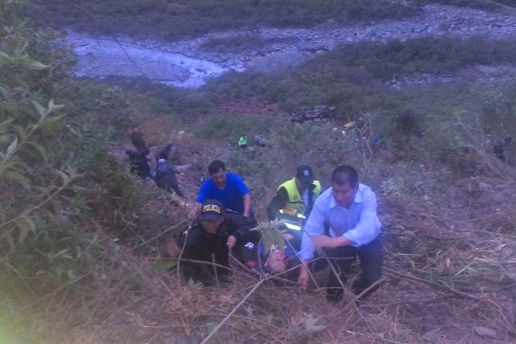 Accidente registrado en la vía Interoceánica, en jurisdicción de la provincia cusqueña de Quispicanchi, dejó 23 fallecidos y 30 heridos. Foto: INTERNET/Medios