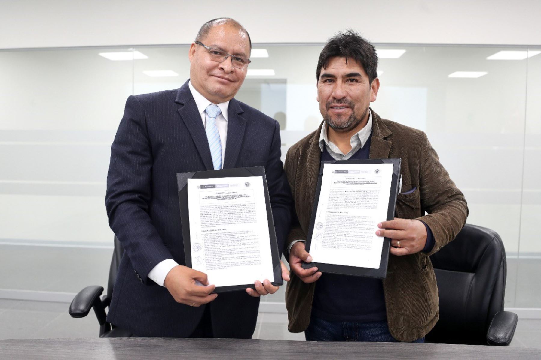 Ministerio de Salud y Municipalidad de Velille firman convenio para elaborar expediente técnico de centro de salud en dicho distrito ubicado en Cusco.