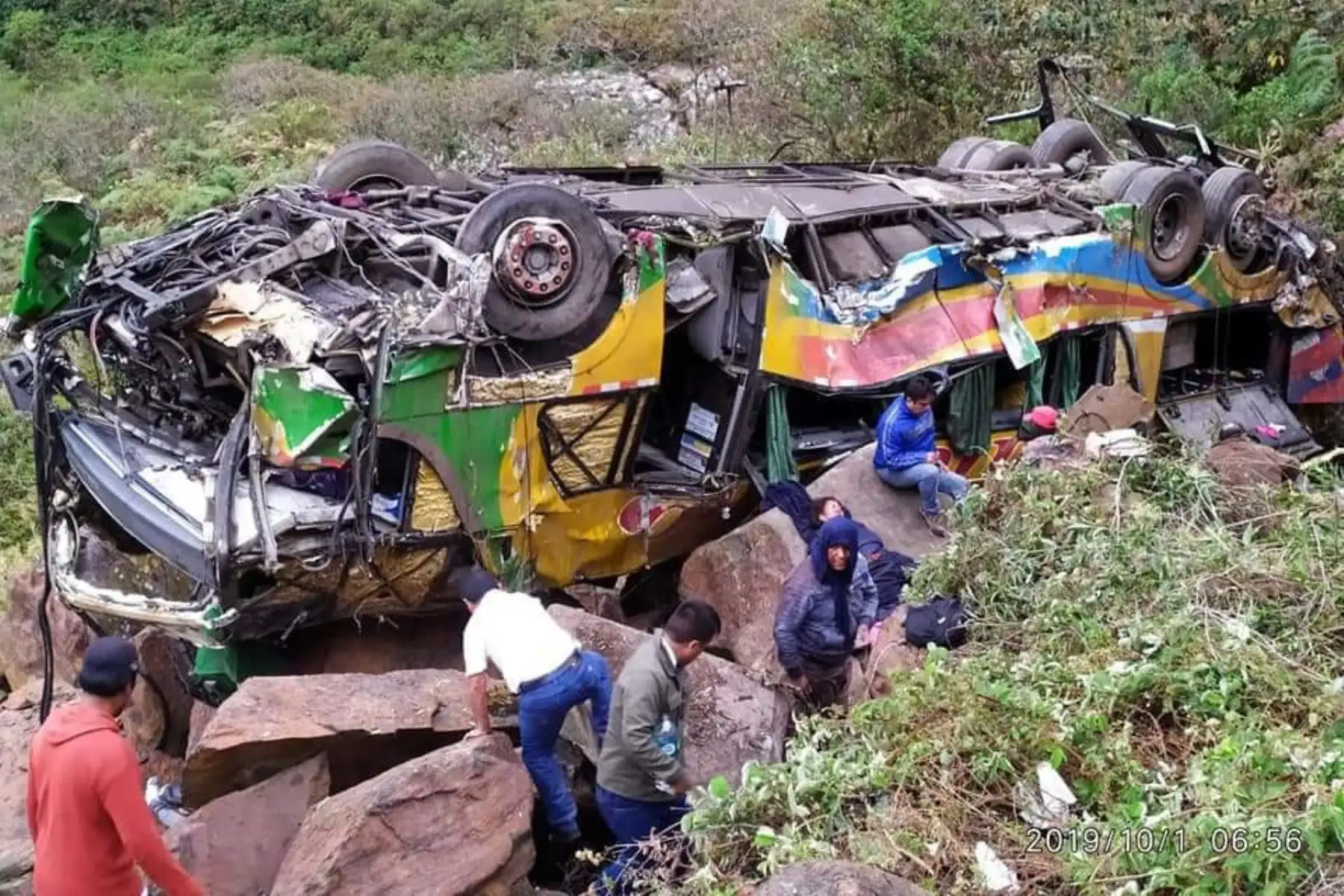 Hasta el momento, 21 de las 23 víctimas mortales del accidente registrado en el kilómetro 144 de la vía Interoceánica han sido identificadas. Foto: Walberto Incaroca