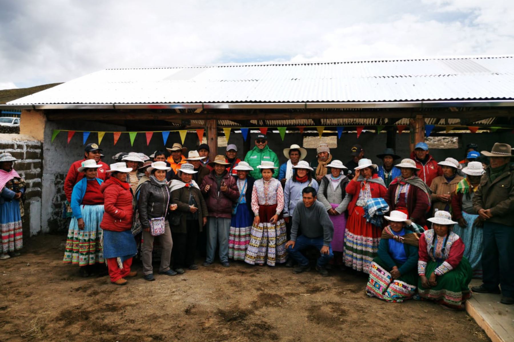 Entregan cobertizos en Arequipa para proteger de heladas a alpacas y ovinos. ANDINA/Difusión