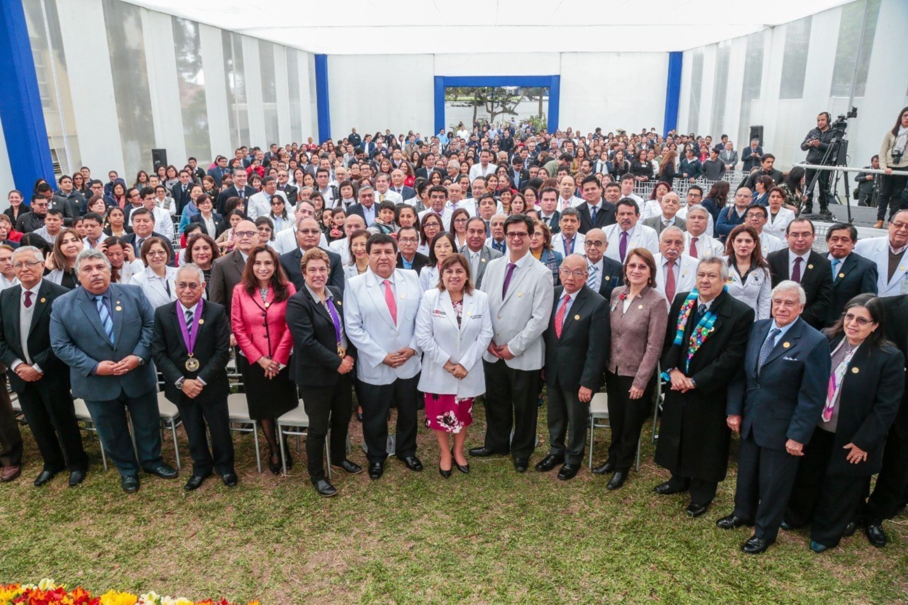 La ministra de Salud, Zulema Tomás, encabezó homenaje por el 84 aniversario del Día de la Medicina Peruana. Foto: ANDINA/Difusión.