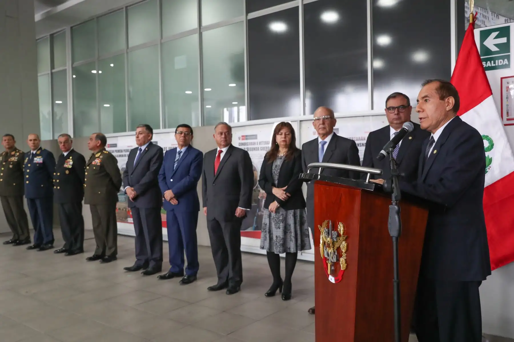 El Ministro de Defensa, Walter Roger Martos Ruiz, se presentó ante el personal civil y militar del MINDEF.