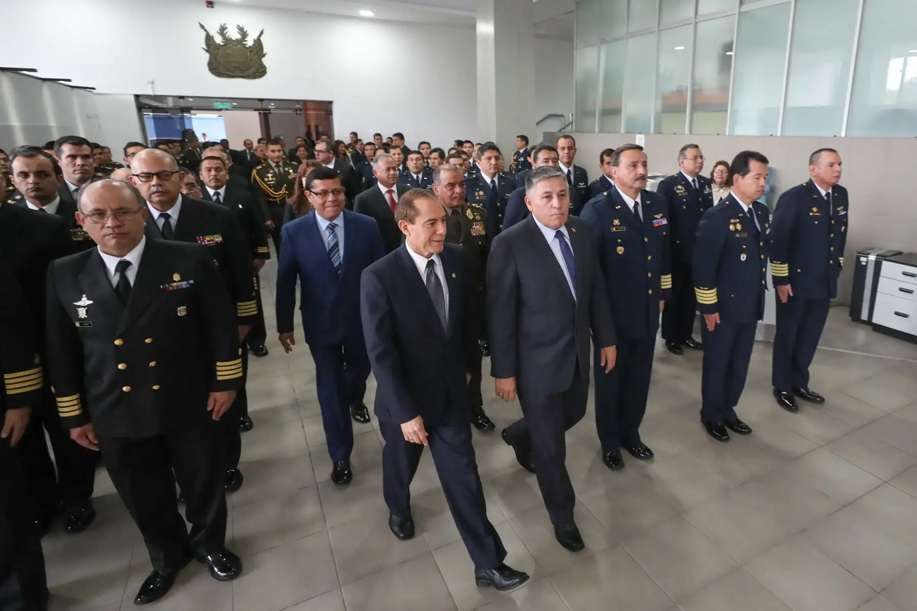 El Ministro de Defensa, Walter Roger Martos Ruiz, se presentó ante el personal civil y militar del MINDEF.