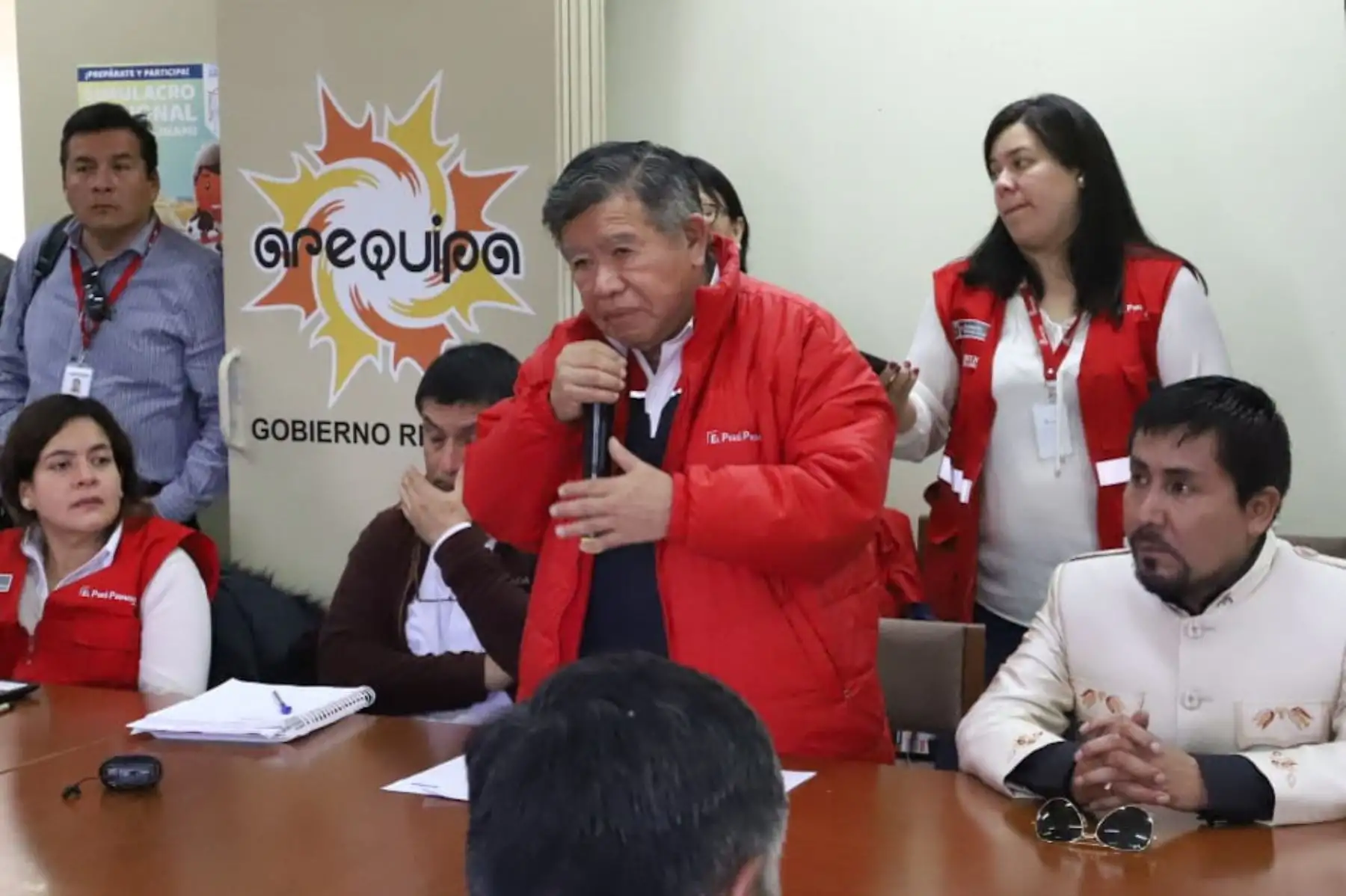 El director ejecutivo de la Autoridad para la Reconstrucción con Cambios (ARCC), Nelson Chui Mejía, y el Gobernador Regional de Arequipa, Elmer Cáceres Llica, acordaron hoy sumar esfuerzos para instalar en el más corto plazo una oficina de apoyo a los gobiernos locales de dicho departamento.