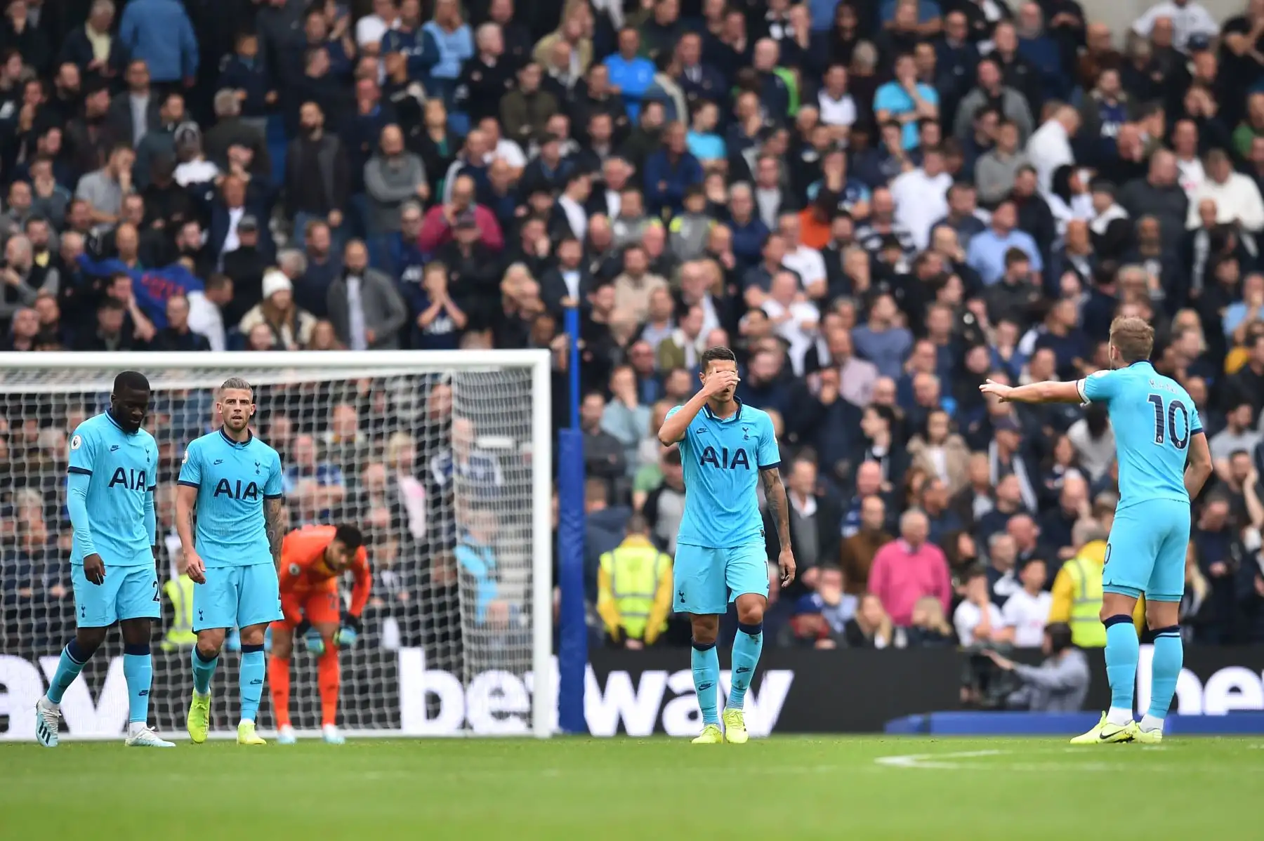 Tottenham cayó 3 a 0 ante Brighton por la Premier League. Foto: AFP