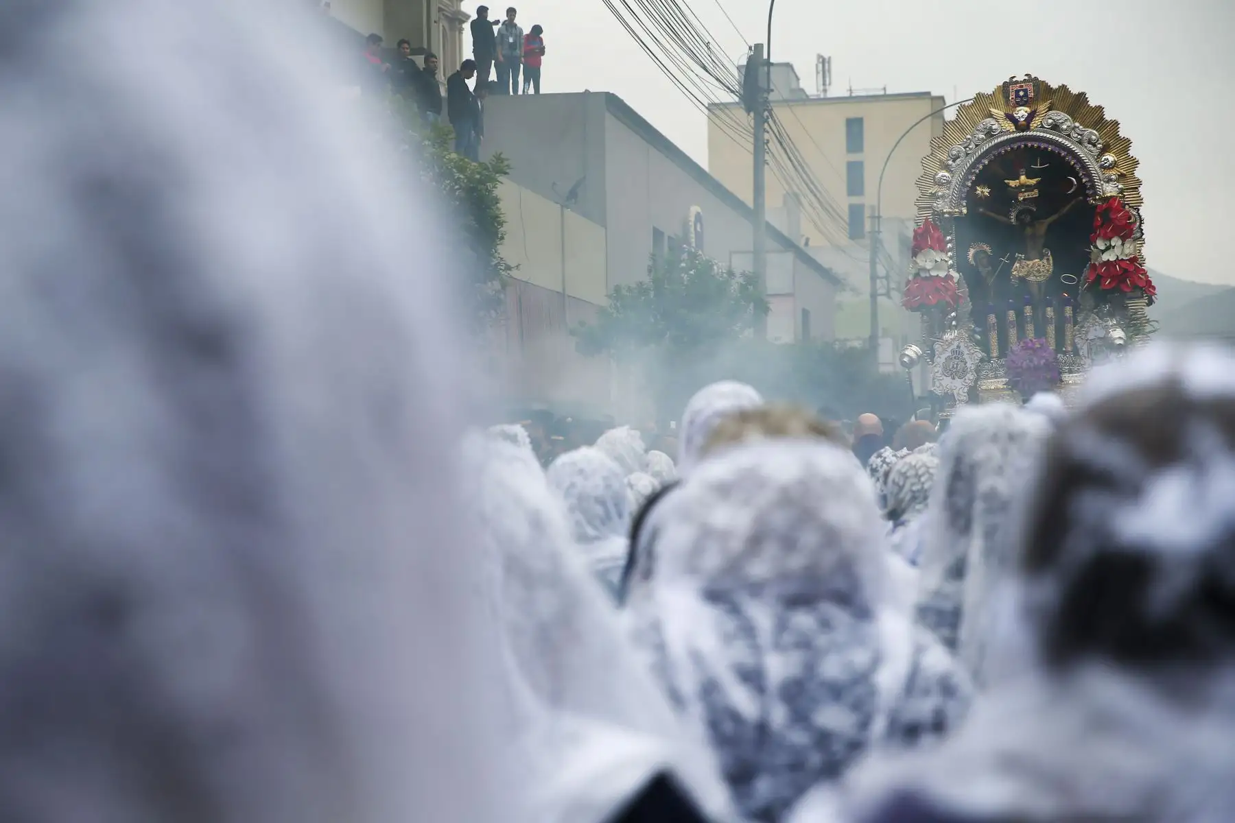 Primera salida de la imagen del Señor de los Milagros. Foto: ANDINA/Melina Mejía
