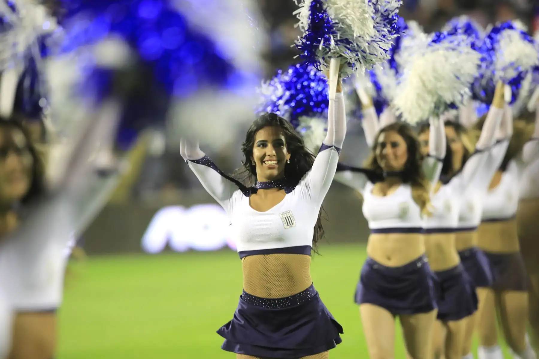 Animadoras realizan coreografía previo al encuentro de fútbol entre Alianza Lima y Piratas F.C. en el estadio Alejandro Villanueva.   


Foto: Andina/Juan Carlos Guzmán Negrini