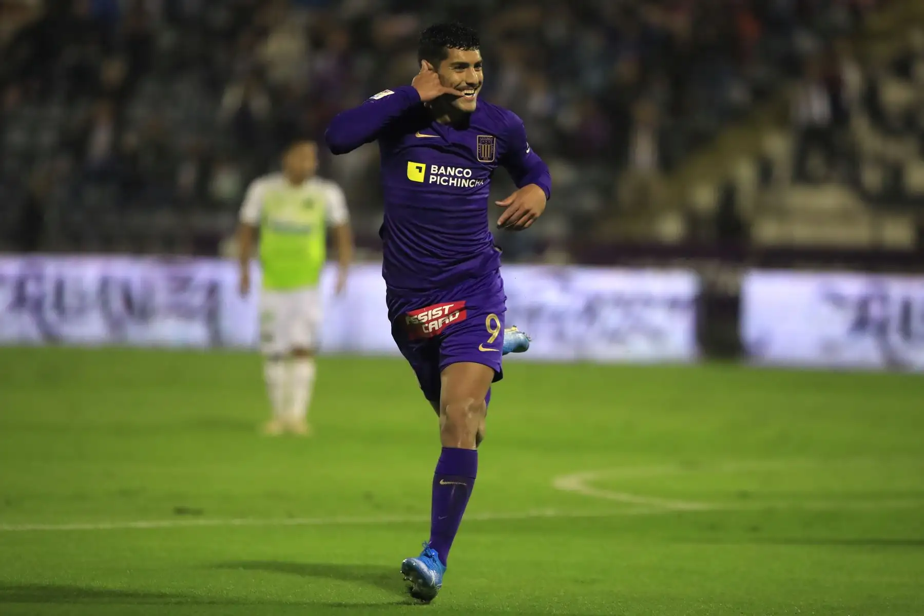 Adrián Balboa de Alianza Lima celebra luego de anotar un gol durante el partido contra Piratas F.C.       


Foto: Andina/Juan Carlos Guzmán Negrini
