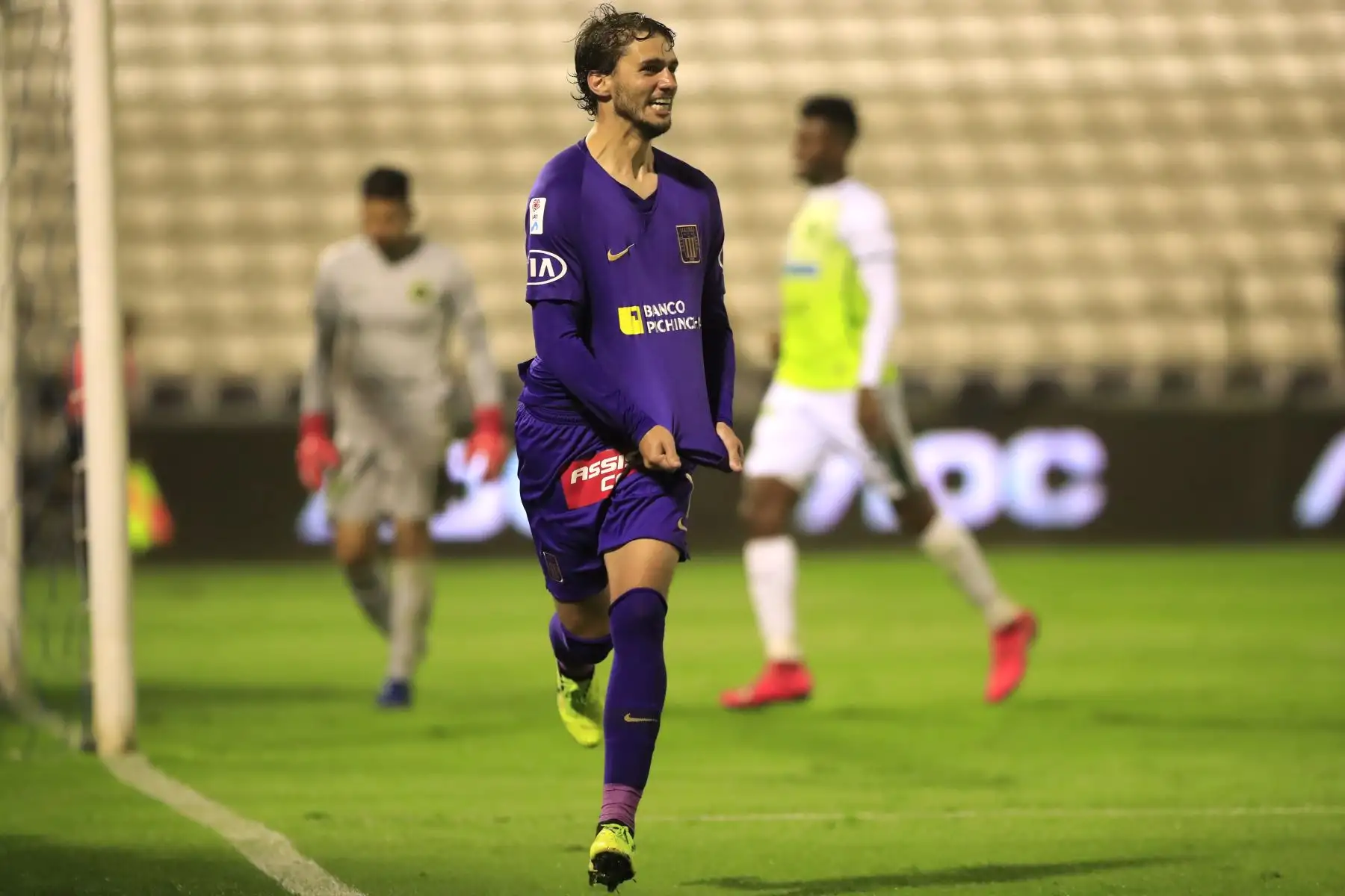 Felipe Rodríguez celebra luego de anotar de penal durante el encuentro entre Alianza Lima vs Piratas F.C.   


Foto: Andina/Juan Carlos Guzmán Negrini