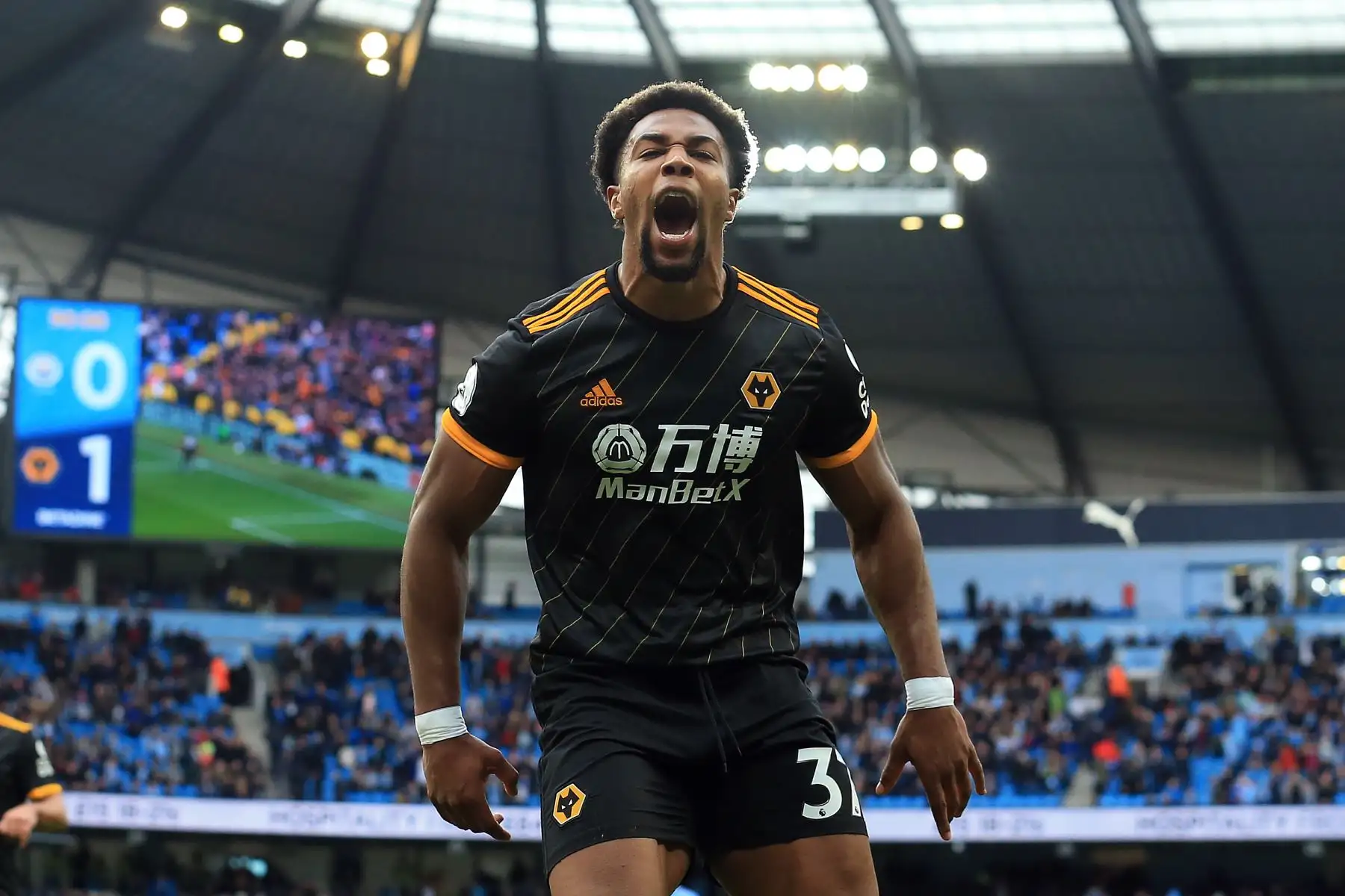 El delantero español de Wolverhampton, Adama Traore, celebra el segundo gol de su equipo. Foto: AFP