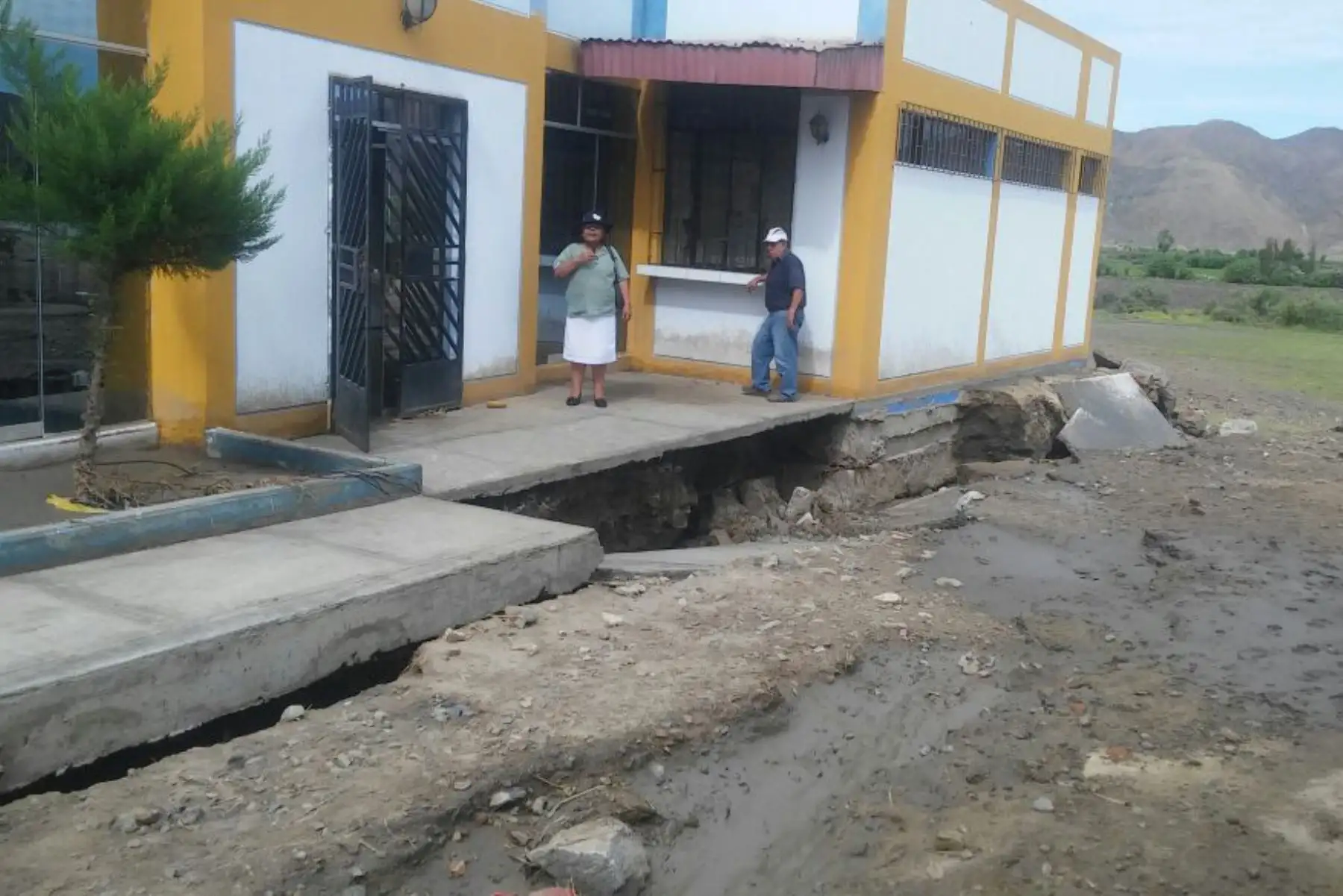 El puesto de salud del centro poblado de Tambra, en la sierra de la región Áncash, fue afectado por lluvias y vientos fuertes.