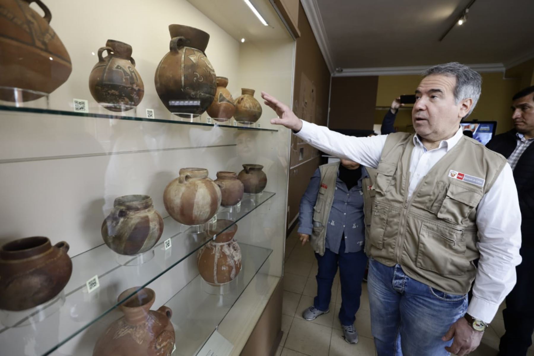 Ministro de Cultura, Francesco Petrozzi, visitó el museo Arturo Jiménez Borja. Foto: Andina/Difusión