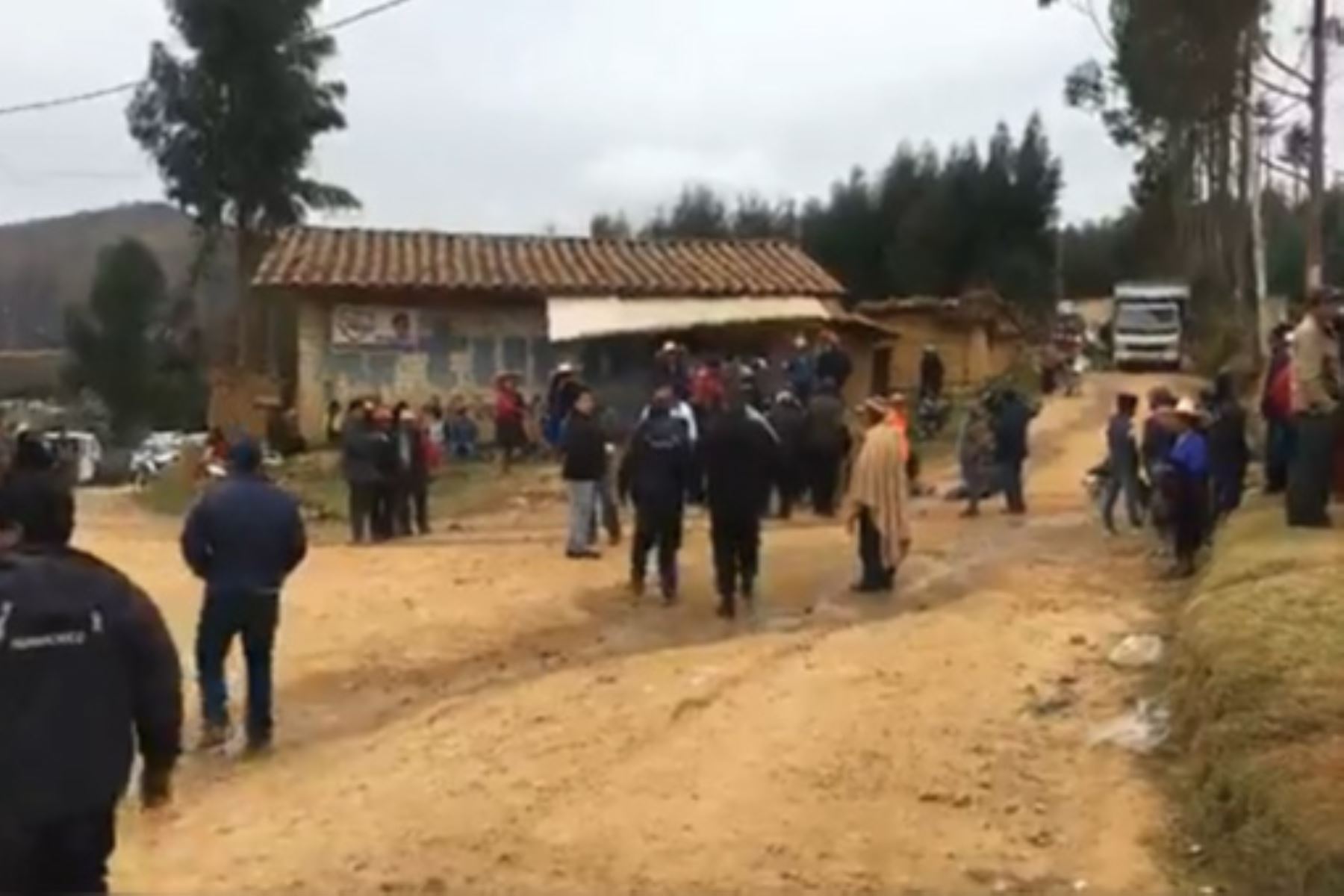 En el caserío de Coygobamba, en la provincia liberteña de Sánchez Carrión, se registró esta madrugada un enfrentamiento entre ronderos y supuesto personal de seguridad de una empresa minera. Foto: Antena Norte Huamachuco