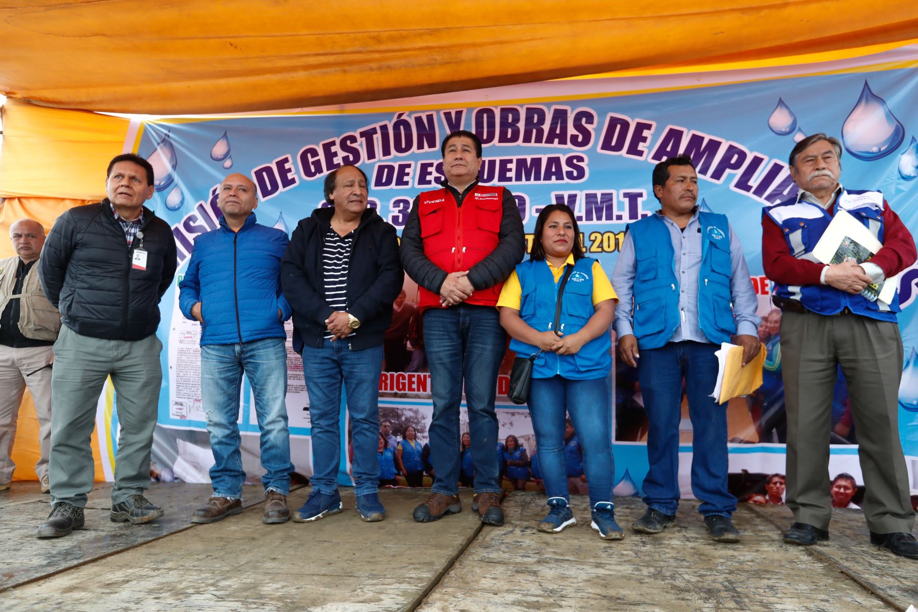 Ministro de Vivienda, Rodolfo Yáñez, anuncia obras de saneamiento en Villa María del Triunfo. Foto: Andina/Difusión