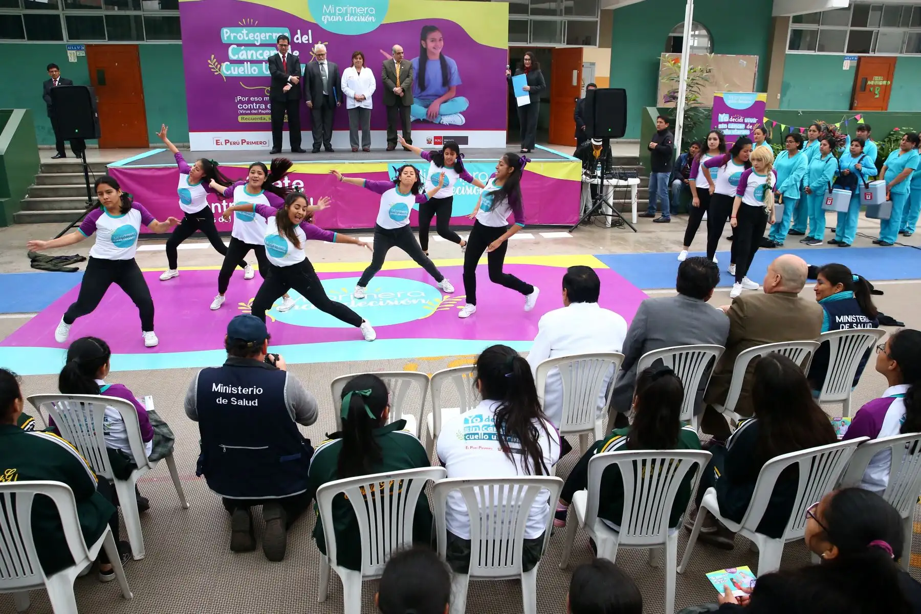 Con la presencia de la ministra de Salud, Zulema Tomàs, se lanza la Campaña Nacional de Segunda Dosis de la Vacuna del Papiloma Humano, en le colegio Elvira garcia y Garcia.  Foto: ANDINA/Melina Mejía