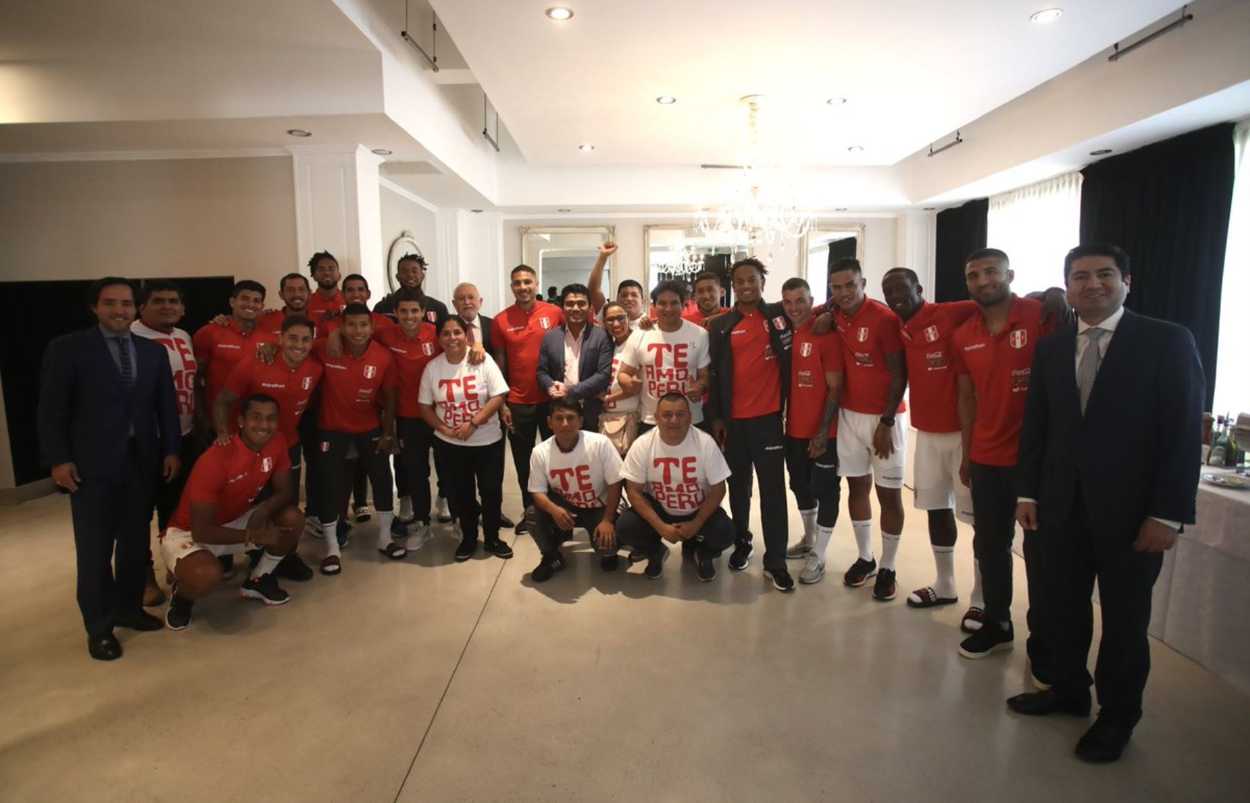 El Consulado Peruano en Bueno Aires visitó a la selección peruana