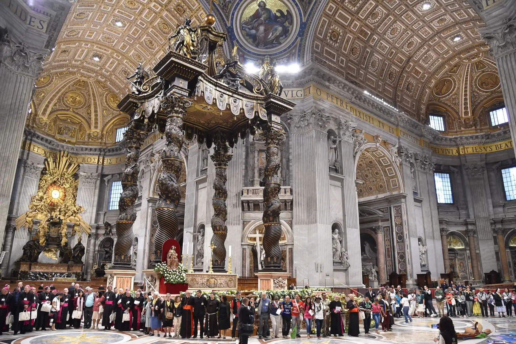 El Papa Francisco se reunió con obispos católicos en el Vaticano para defender a las comunidades indígenas aisladas y afectadas por la pobreza de la Amazonía, cuyo estilo de vida está amenazado.Foto:AFP