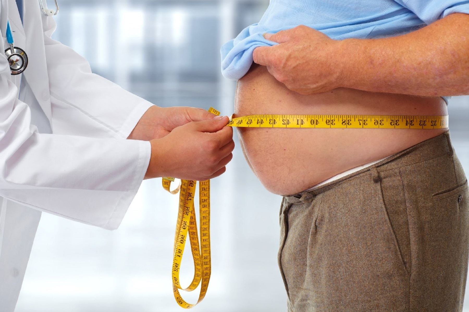 El sobrepeso y obesidad son factores de riesgo ante la covid-19. Especialista brinda recomendaciones para evitar exceso de peso y otras complicaciones. Foto: Difusión