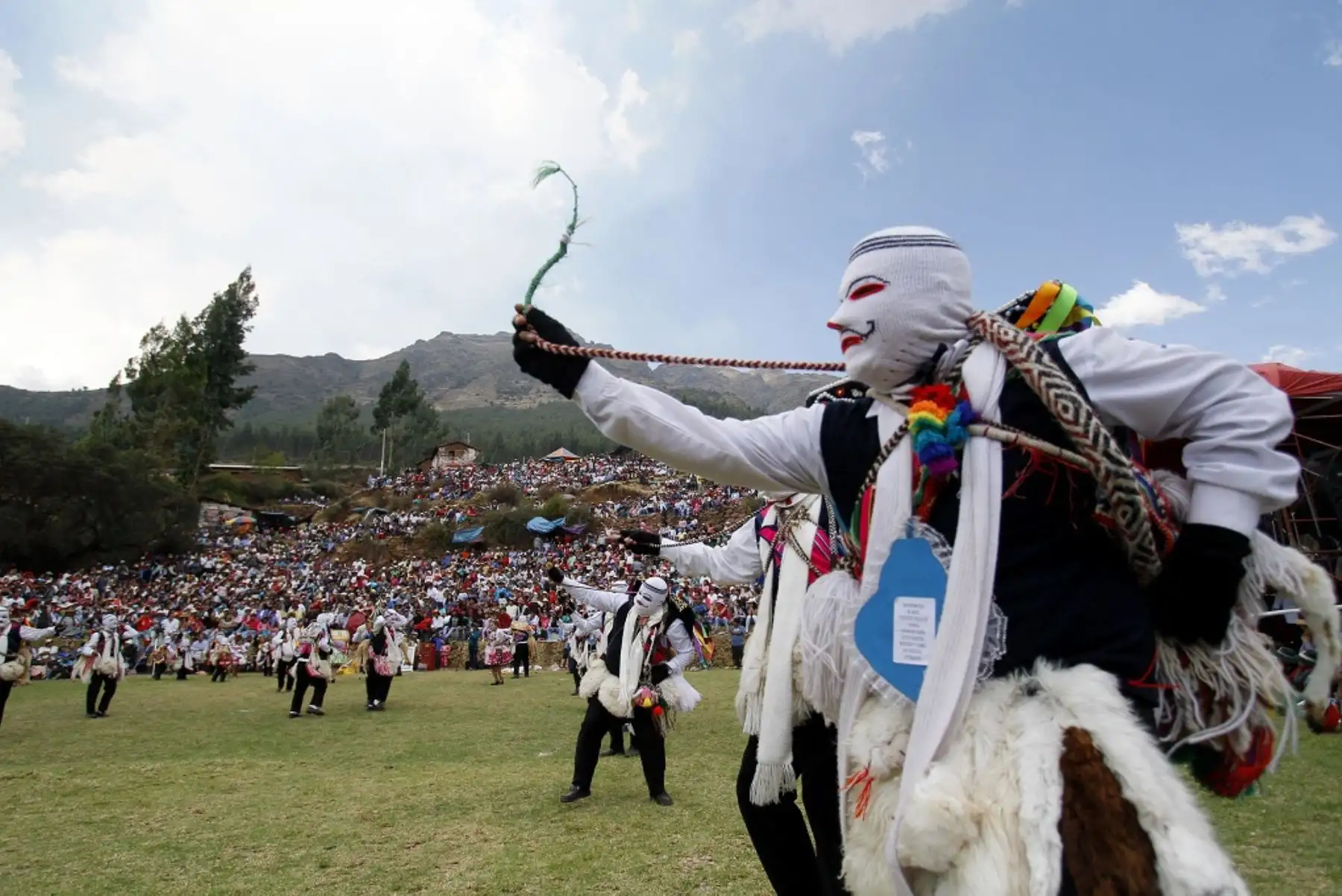 En Huallhua, centro poblado de San Salvador Calca, las celebraciones son en medio de gran algarabía, el lugar ubicado al frente del santuario del Señor de Huanca.  Foto: ANDINA/Percy Hurtado Santillán