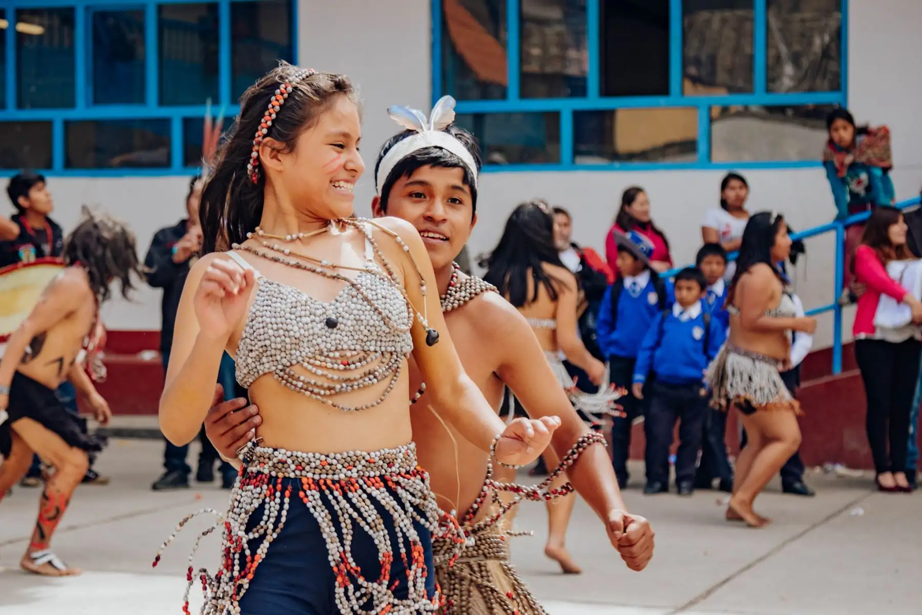 A ritmo de danzas típicas, misas y procesiones, miles de fieles católicos y turistas participan de las festividades en honor a la Virgen del Rosario en las provincias cusqueñas de Paucartambo y Calca, ubicadas a dos y una hora desde la ciudad del Cusco.  Foto: ANDINA/Percy Hurtado Santillán