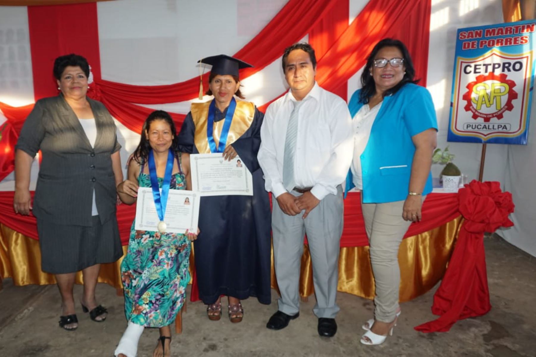 Sector Educación entrega títulos a egresados de Cetpro de Pucallpa, en Ucayali. ANDINA/Difusión