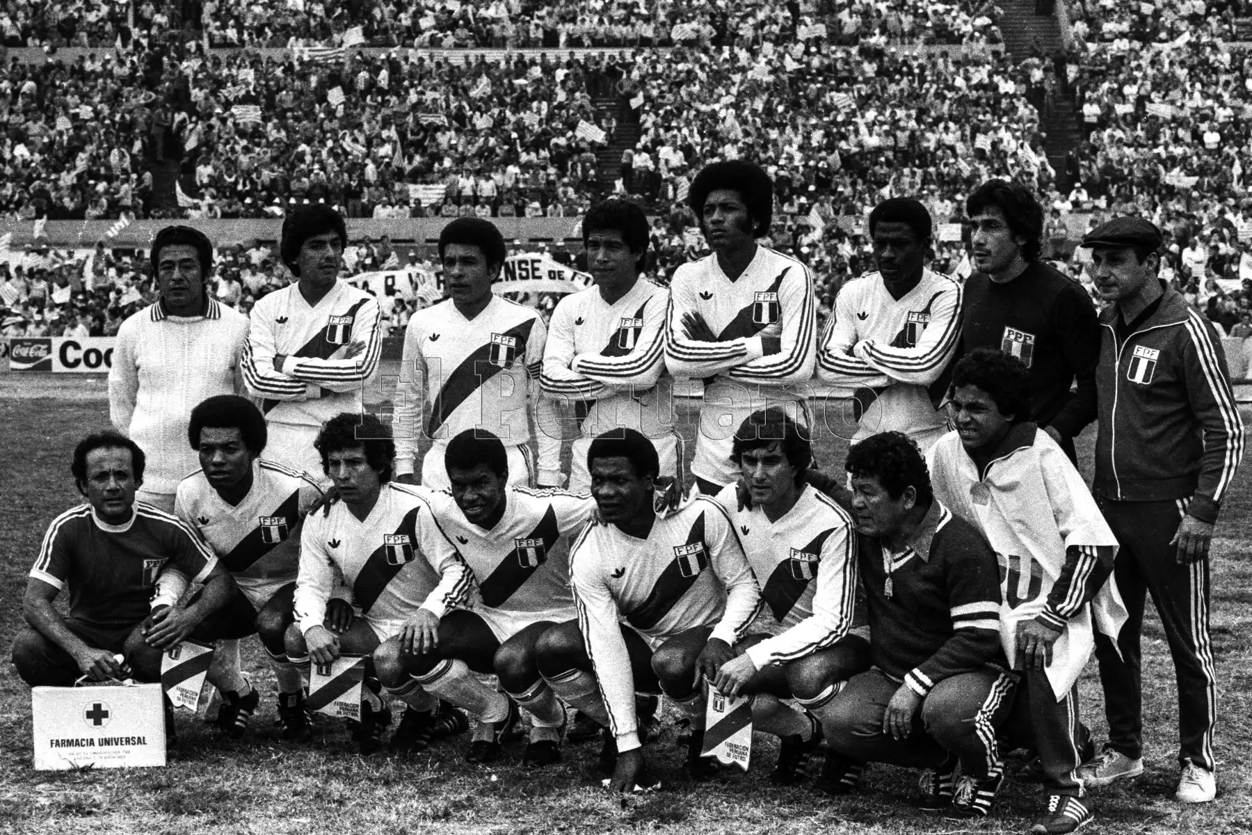 Montevideo, Uruguay - 23 agosto 1981 / Formación de la selección peruana de fútbol que hoy alcanzó la punta del Grupo 2 de las eliminatorias sudamericanas  para el Mundial de España 82 al vencer a Uruguay por 2-1 en el mítico Estadio Centenario.Foto: Archivo El Peruano/ Rómulo Luján