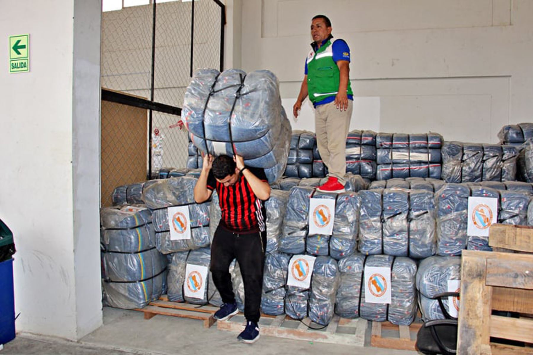 El Gobierno Regional de Lima entregó ayuda humanitaria para las comunidades altoandinas de Yauyos y Huaral.