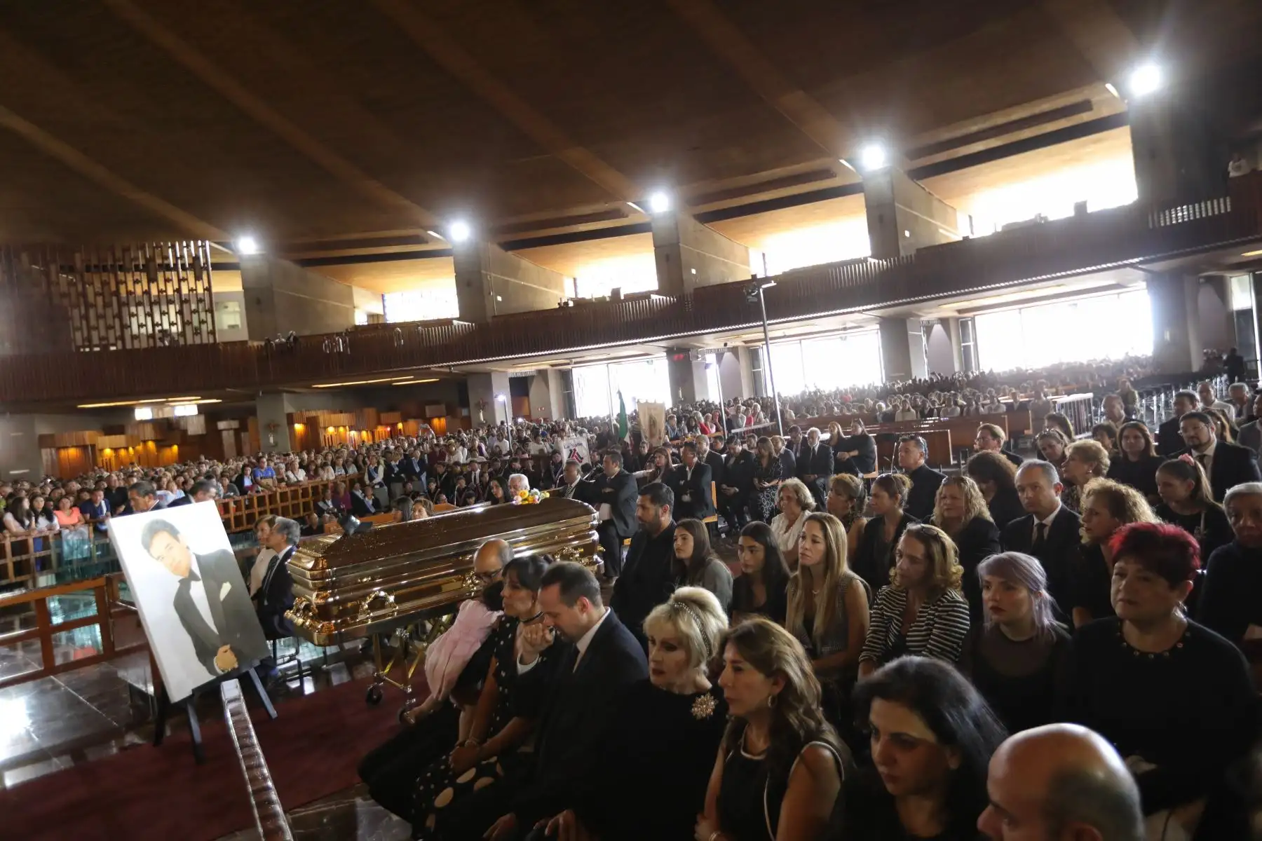 Arribo de los restos del cantante José José a la Basílica de Guadalupe en México. Foto. EFE